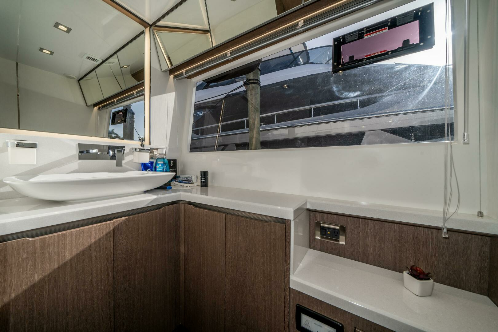 2019 Galeon 640 FLY - Image 8