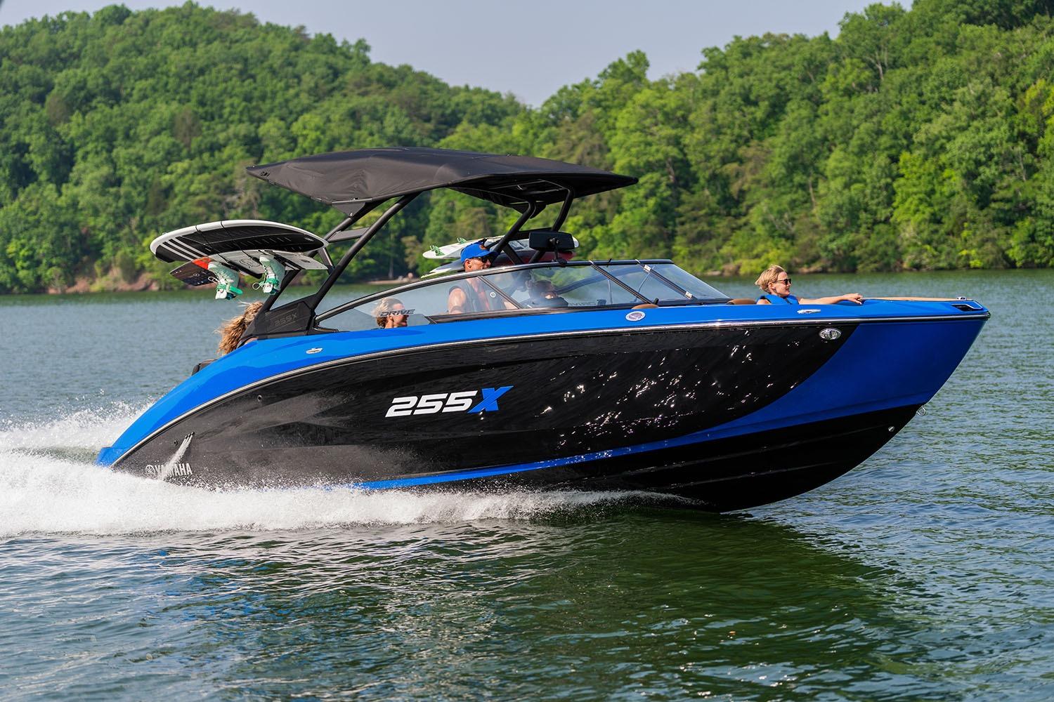 Manufacturer Provided Image: 2026 Yamaha Boats 255XD cruising on a lake with lush green forest backdrop.