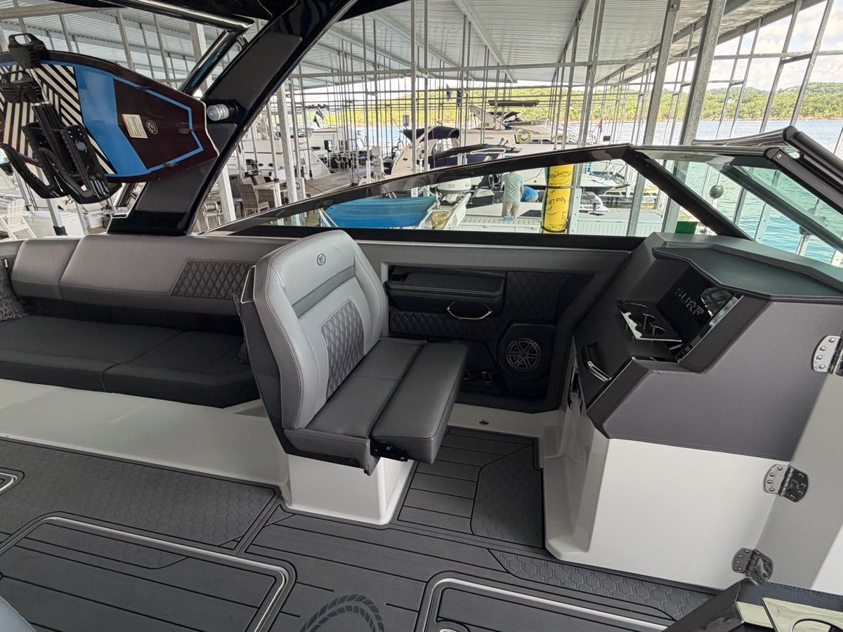 2024 Cobalt R33 Surf - 6