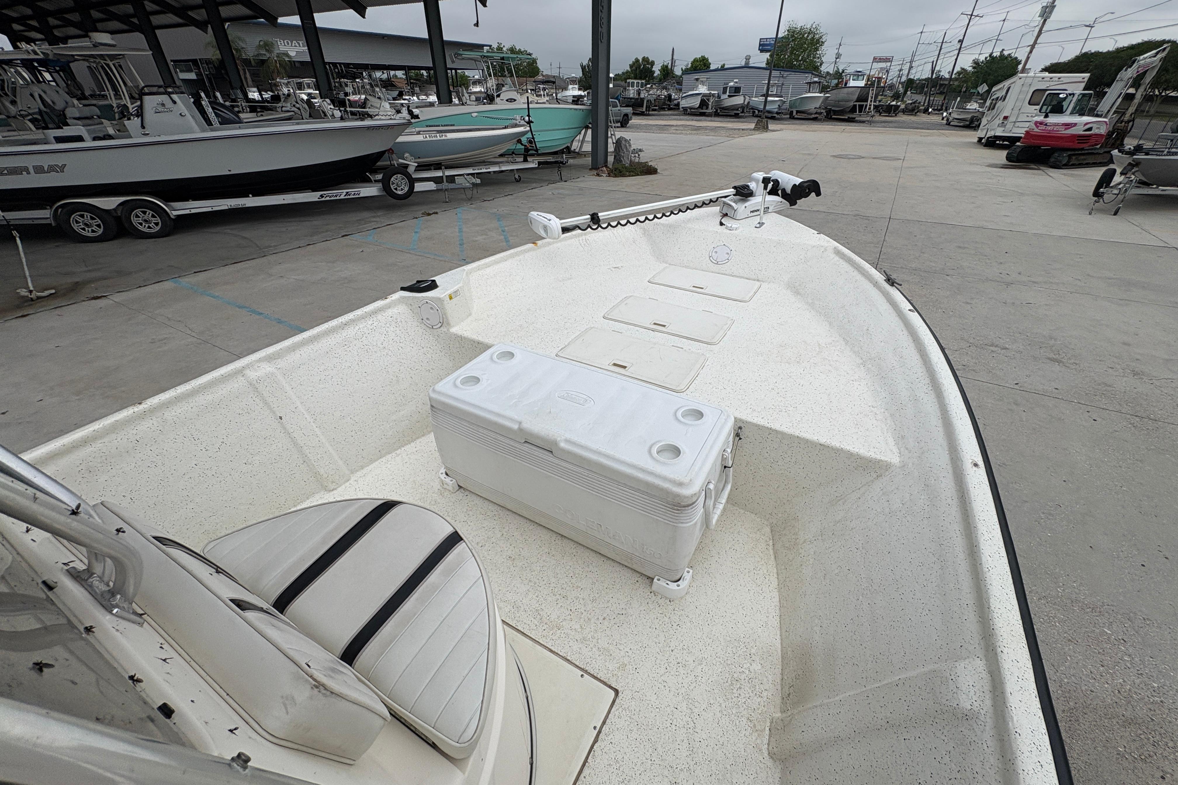 1998 Hydra-Sports 22 Ocean CC boat interior with seating and cooler, parked in a marina.