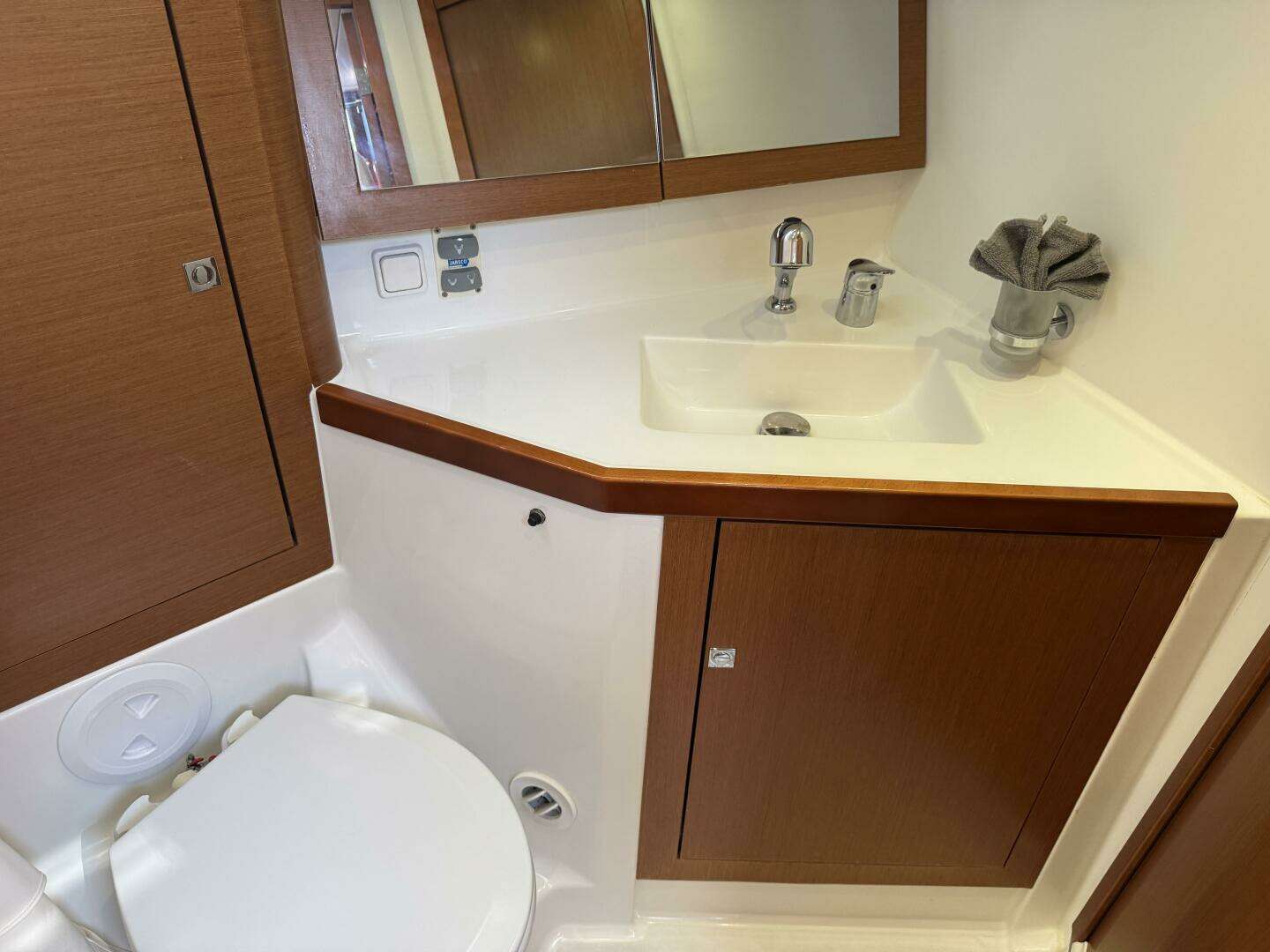 2016 Beneteau Oceanis 45 - Image 51