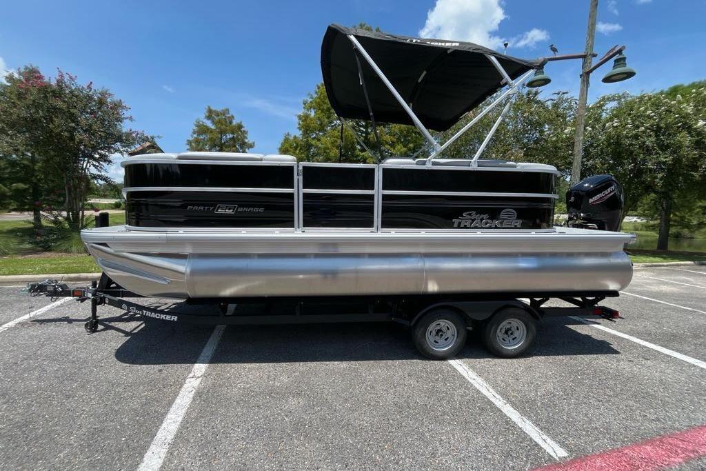 2026 Sun Tracker Party Barge 20 DLX