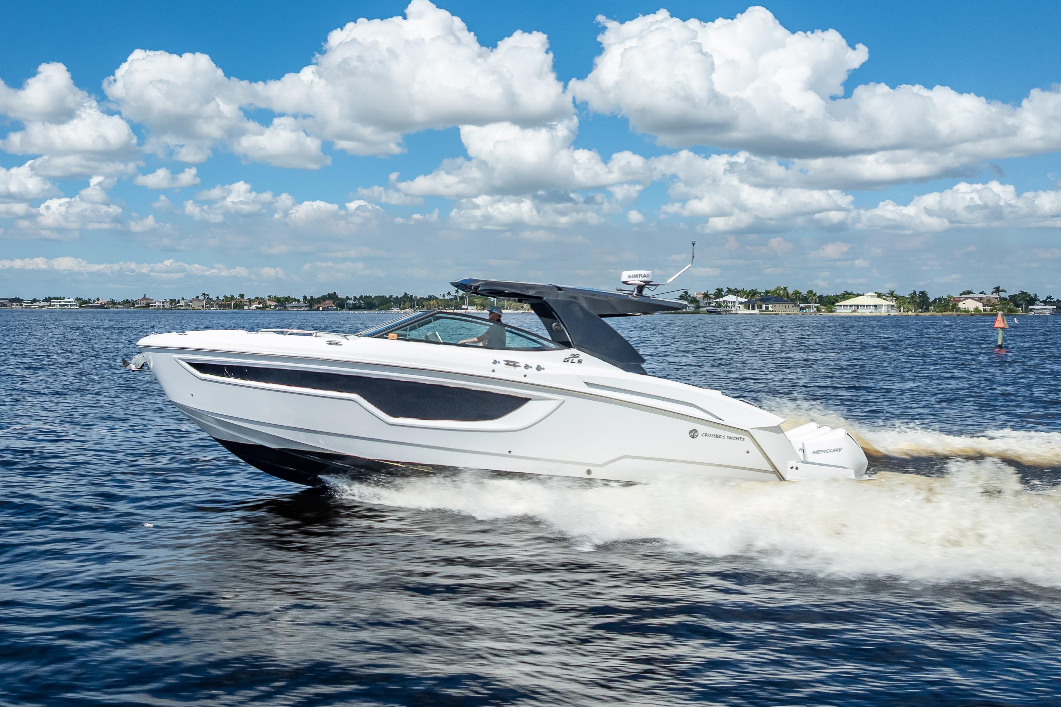 2022 Cruisers Yachts 38 GLS OB