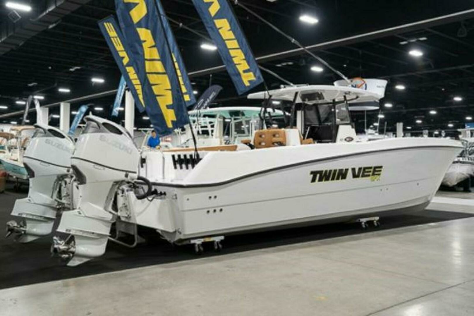 2023 Twin Vee 340 GFX CC - Image 2