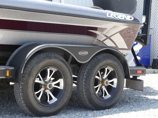 2017 Legend Alpha 211R - 13