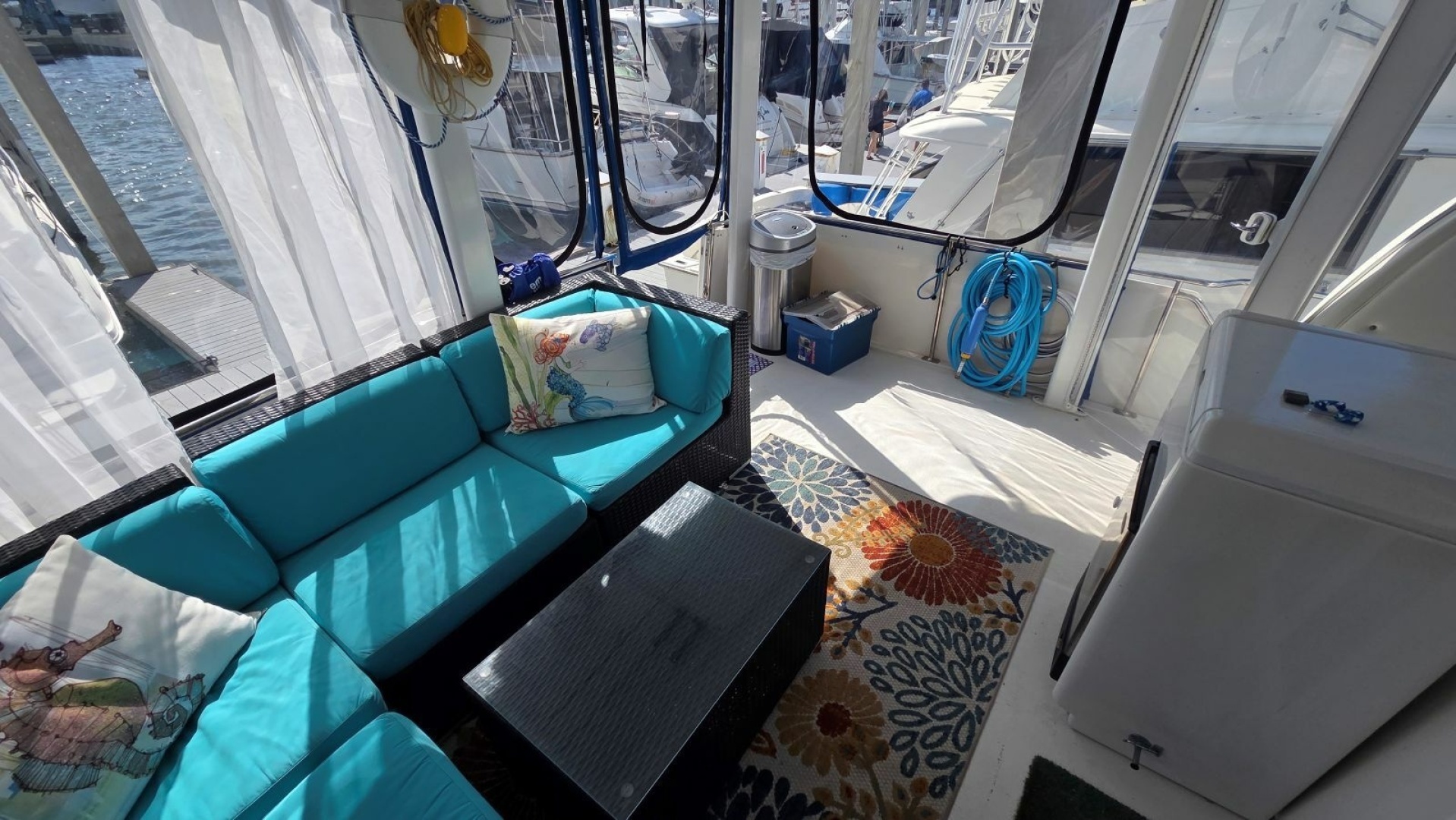 1998 Carver 405 Aft Cabin Motor Yacht - Image 7