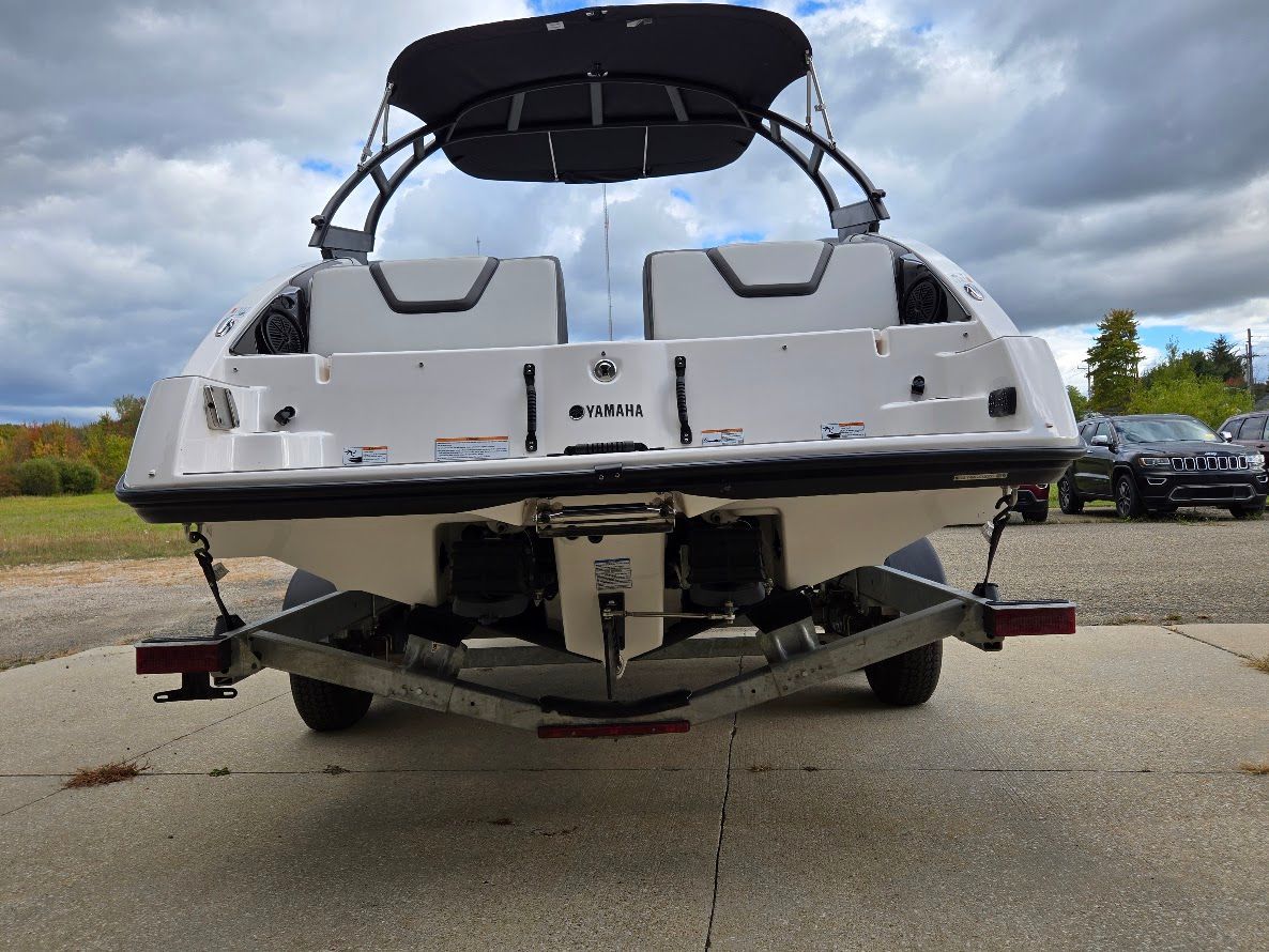 2022 Yamaha Boats AR250 - 12