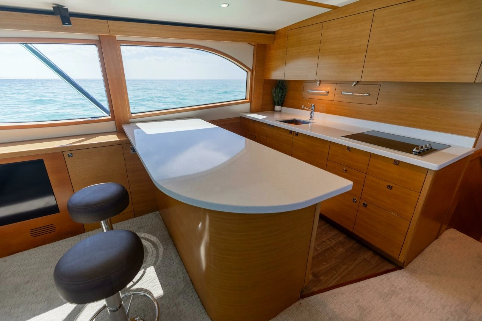 2016 Hatteras GT60 - Image 2