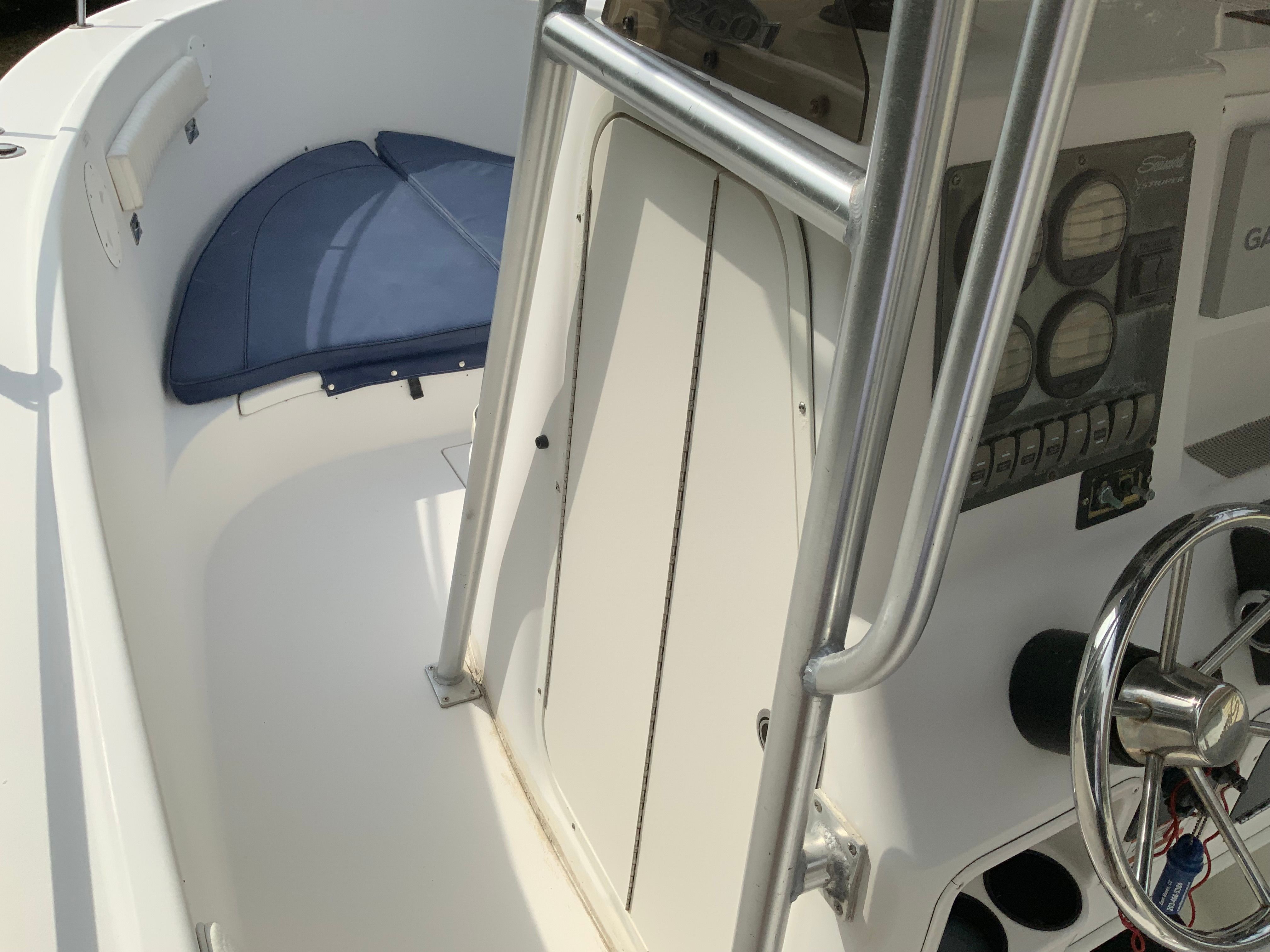 The image shows the cockpit of a 2006 Seaswirl Striper 26 boat with helm and instruments.