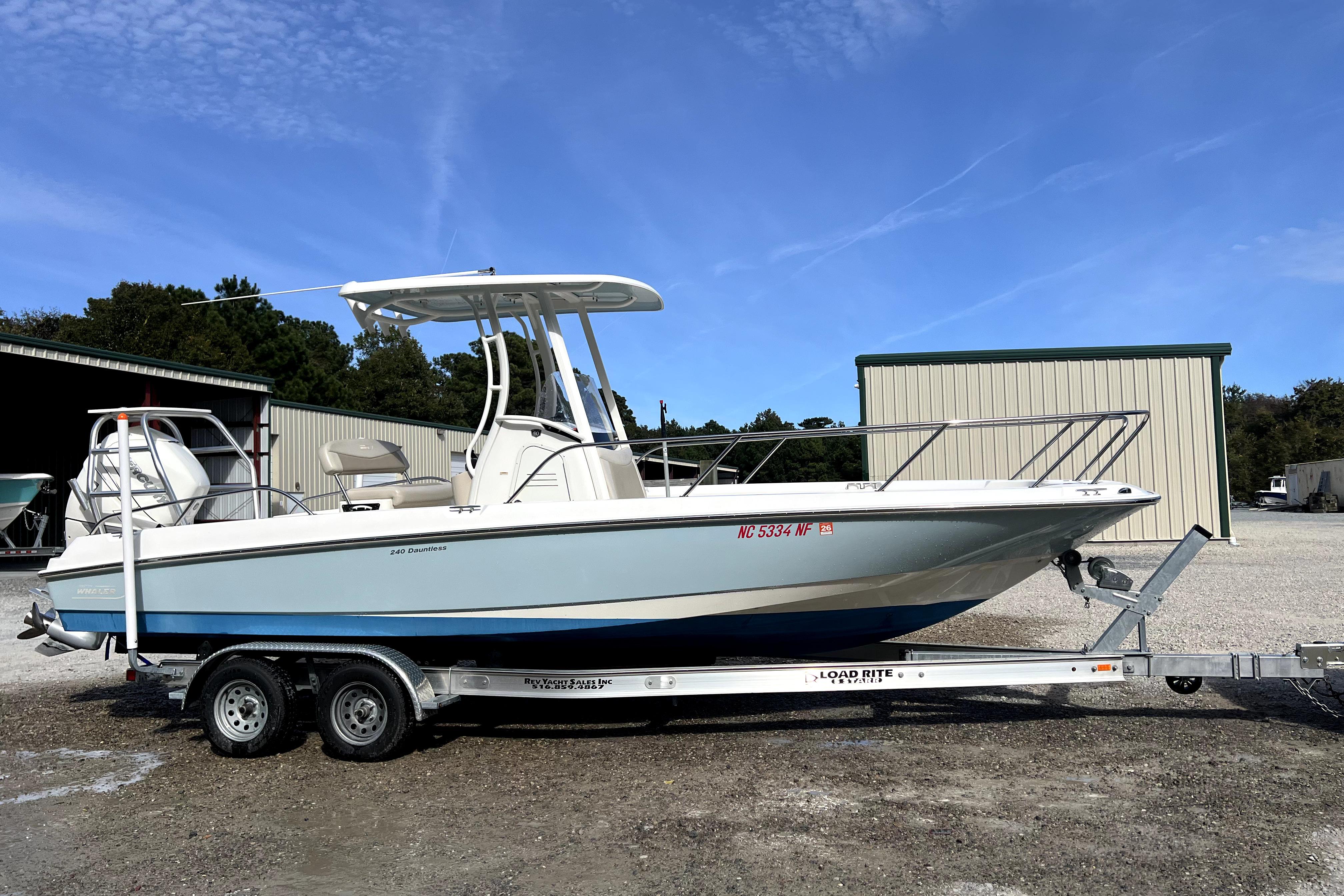 2018 Boston Whaler 240 Dauntless