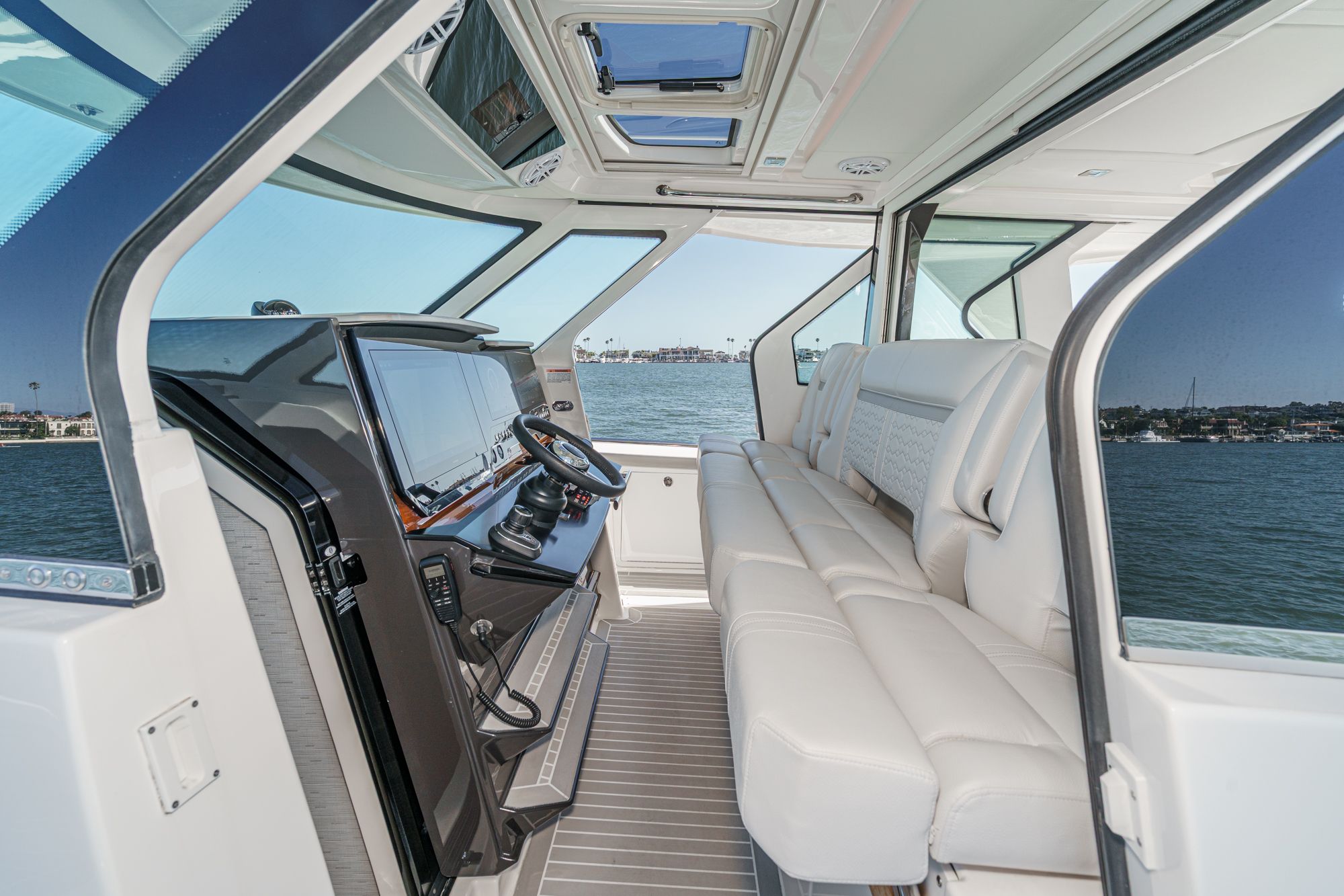 2023 Tiara Yachts 48 LS - 35