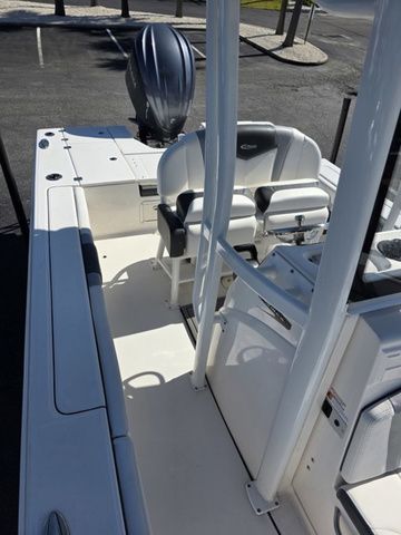 2023 Robalo 246 Cayman - 15