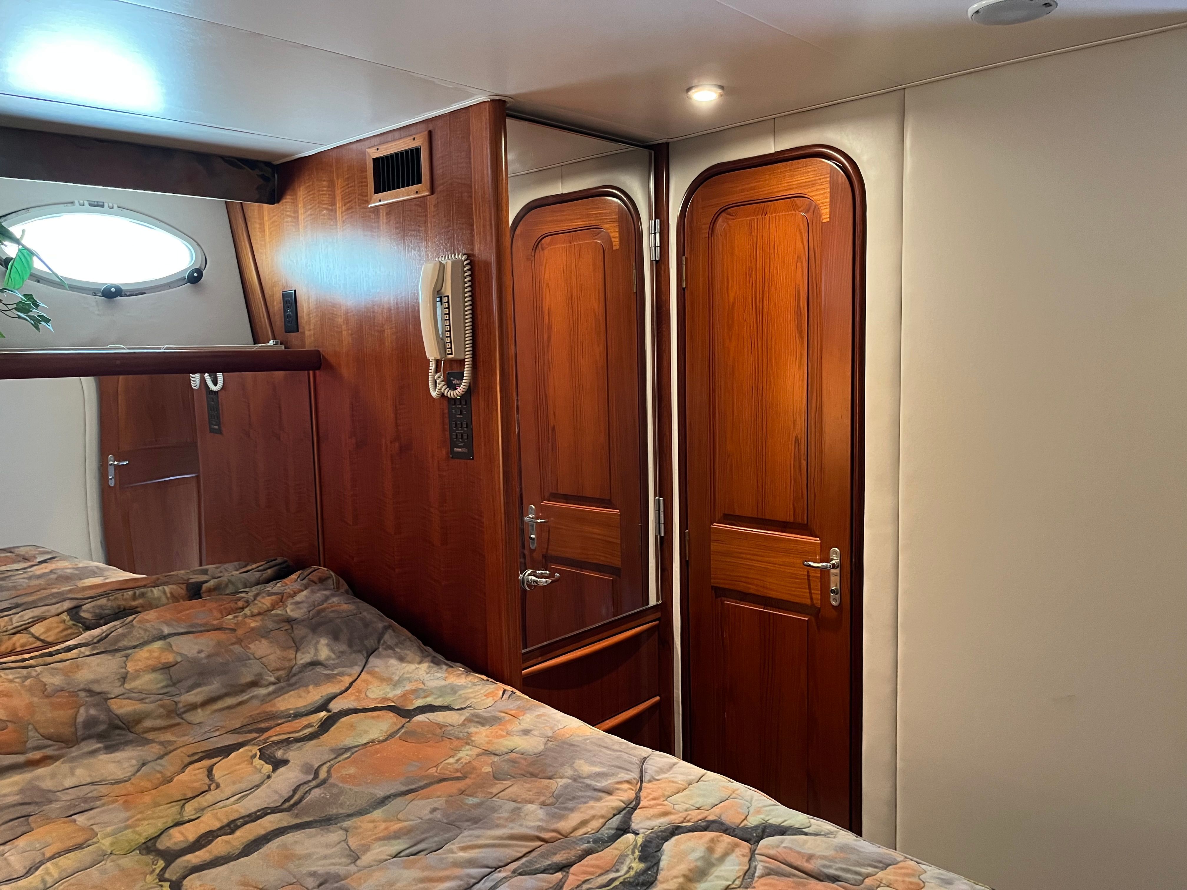 1994 Viking Motor Yacht - 12