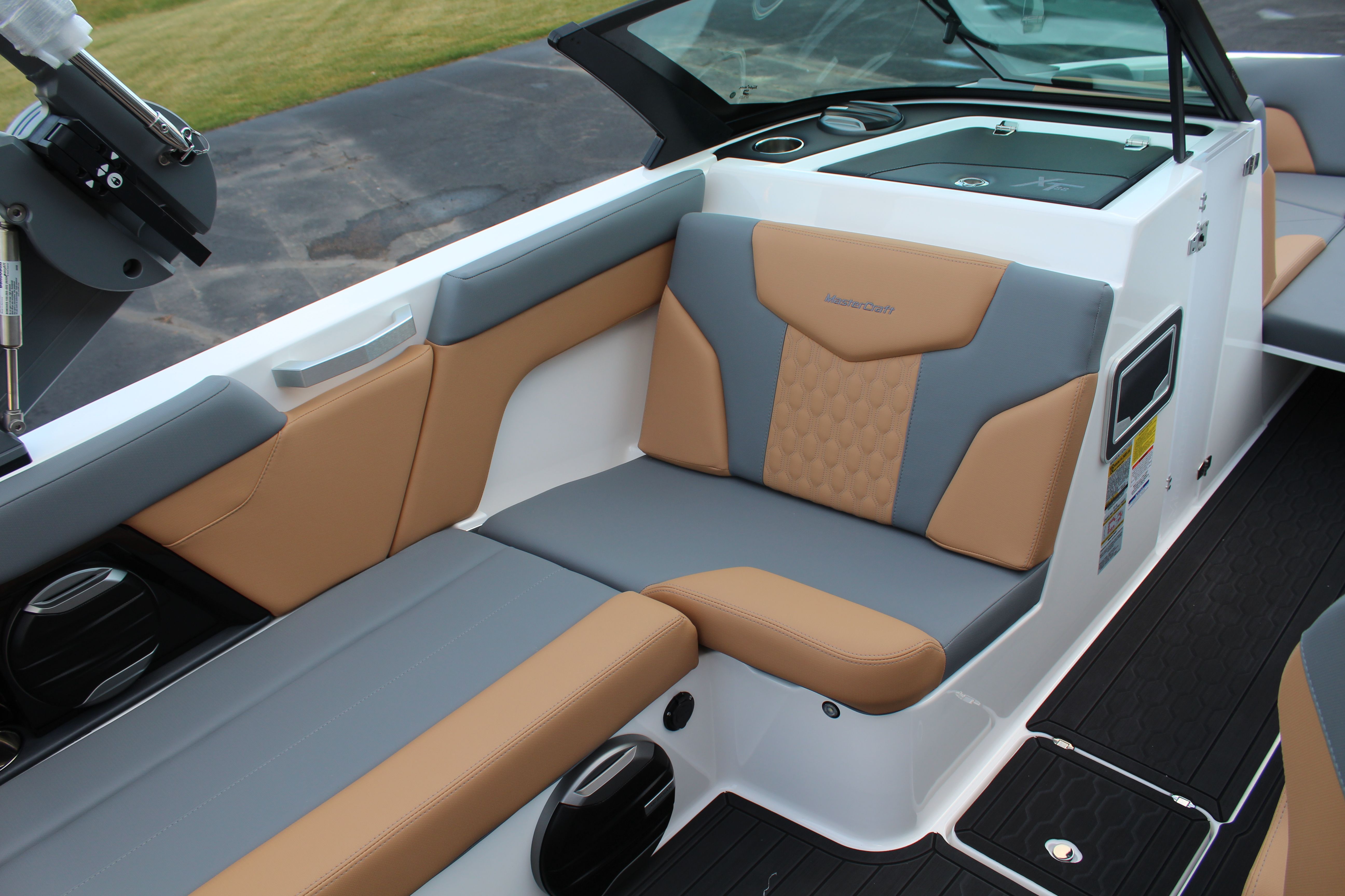 2026 MasterCraft XT22 - 12