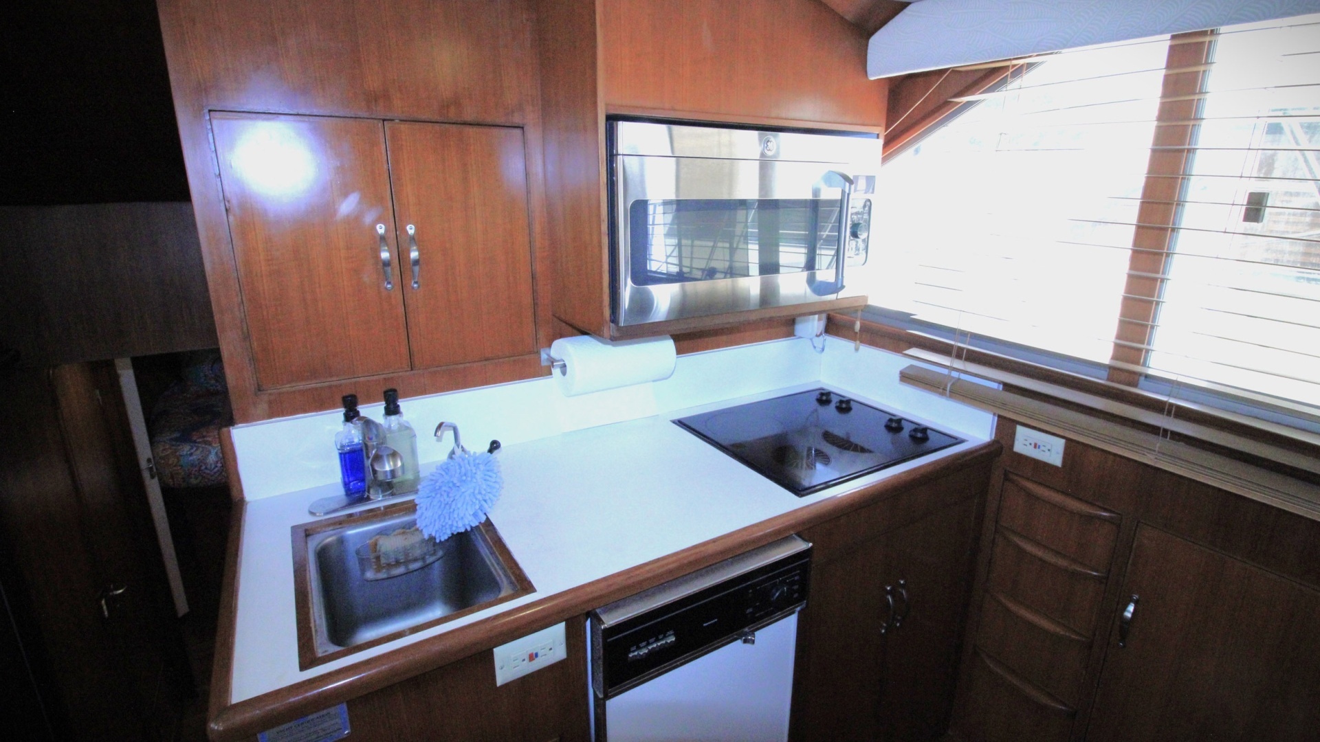 1995 Jefferson 52 Rivanna Cockpit MY - Image 11