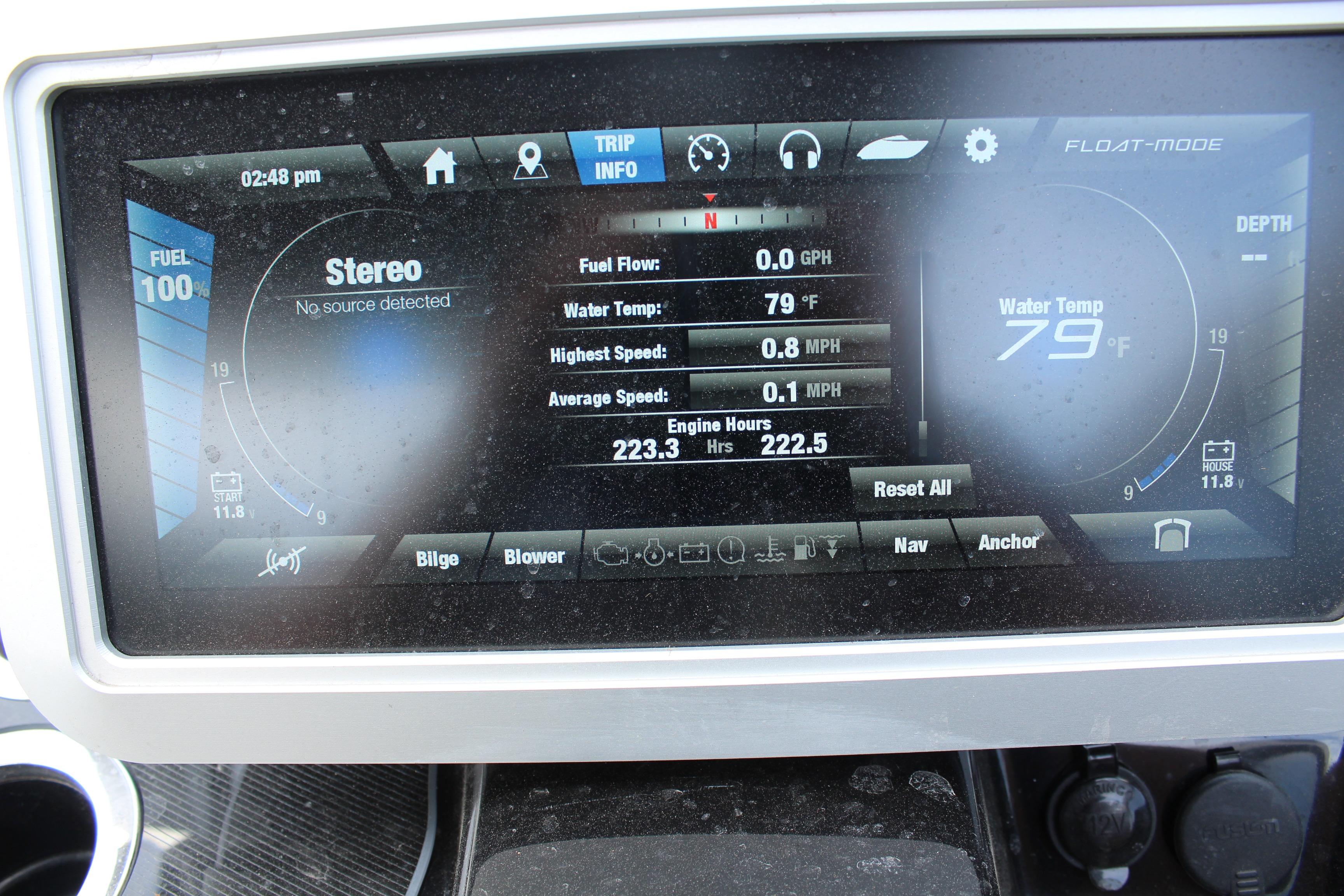 Dashboard display of a 2020 Yamaha Boats 275SE showing fuel, speed, and water temperature.