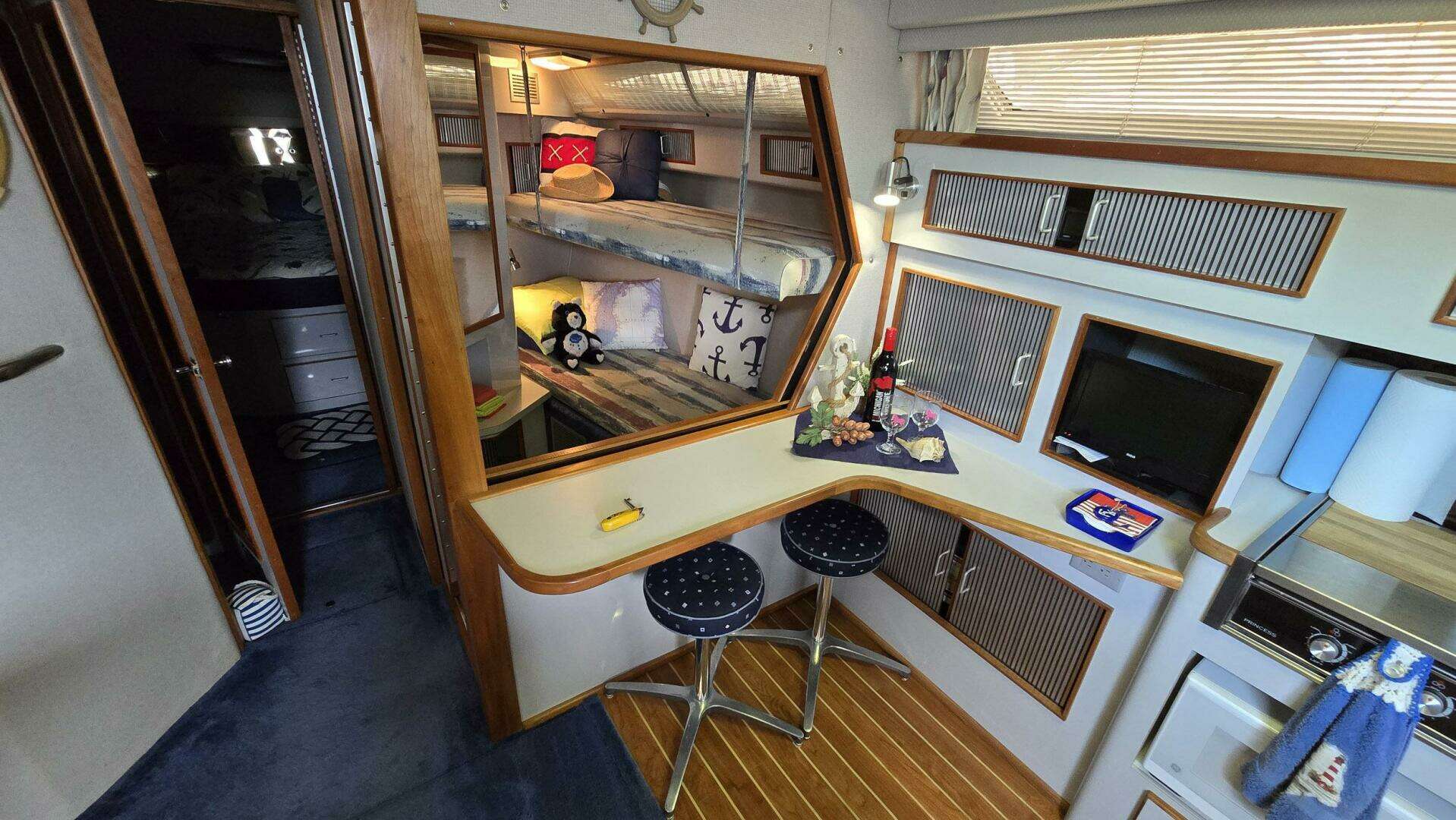 1988 Sea Ray 390 Express Cruiser - Image 8