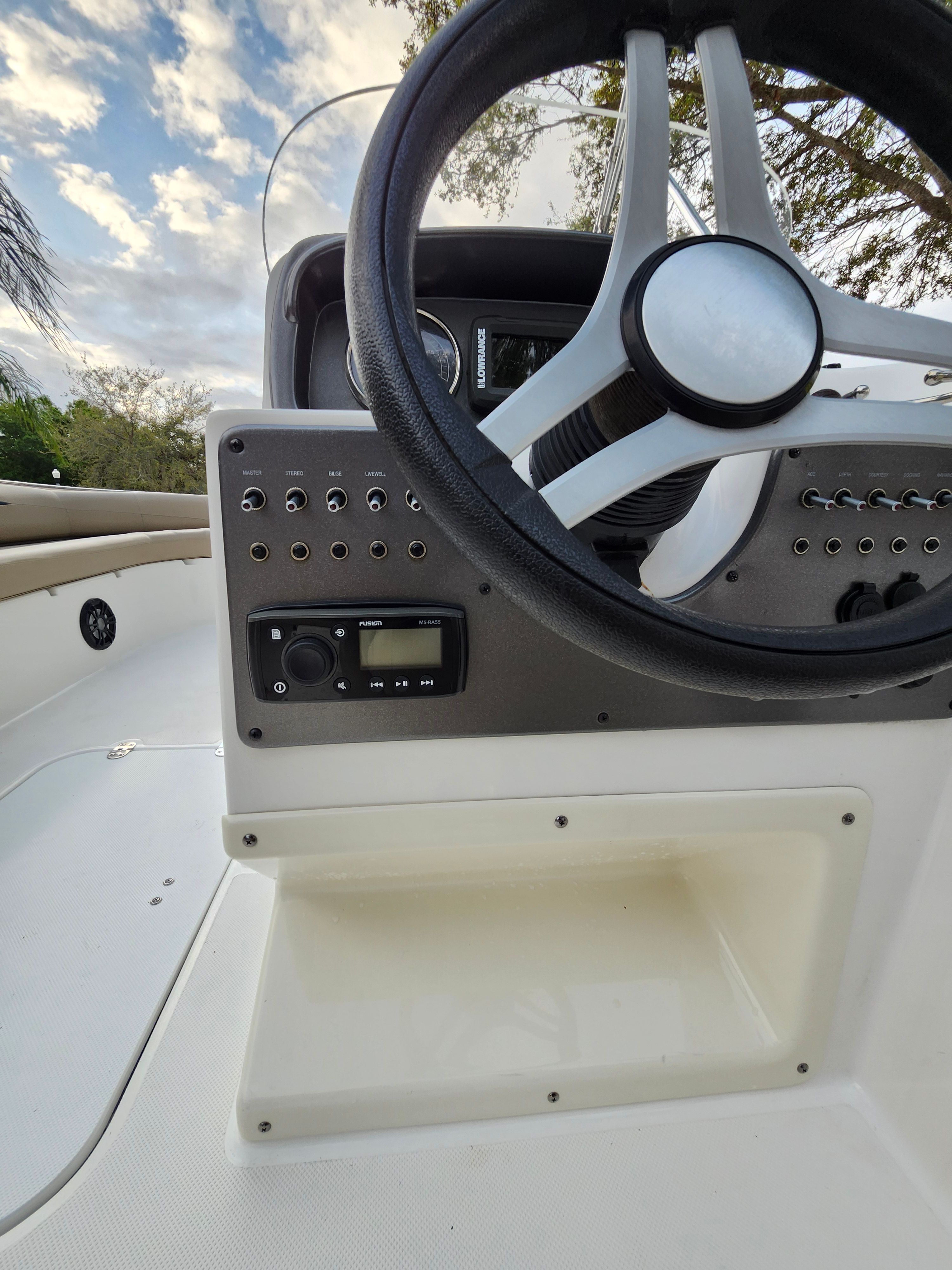 2021 Hurricane SunDeck 201 OB - 31