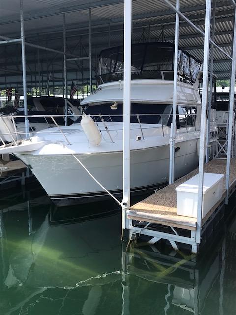 1996 Carver 370 Aft Cabin Motor Yacht