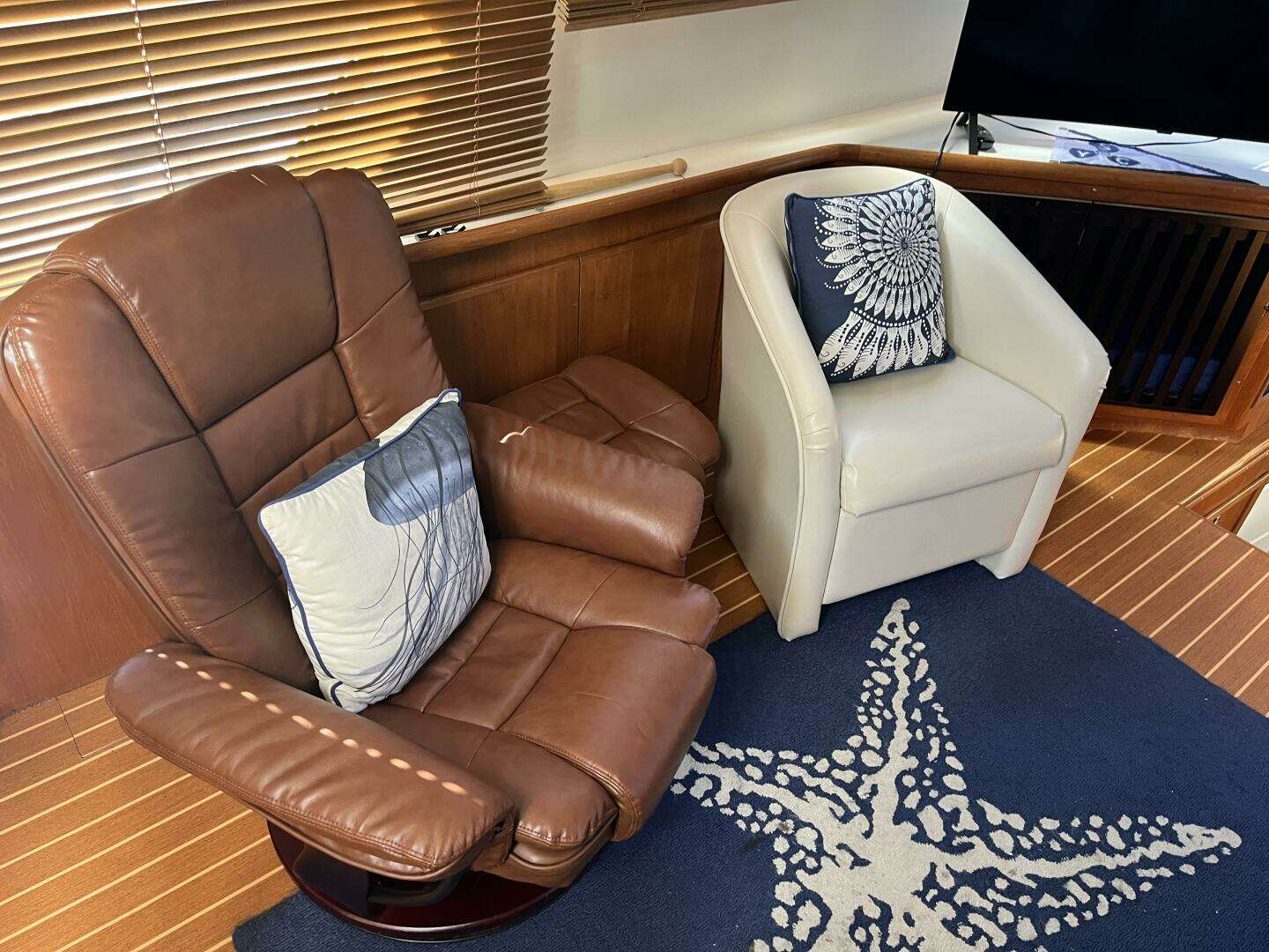 1995 Carver 440 Aft Cabin - Image 7