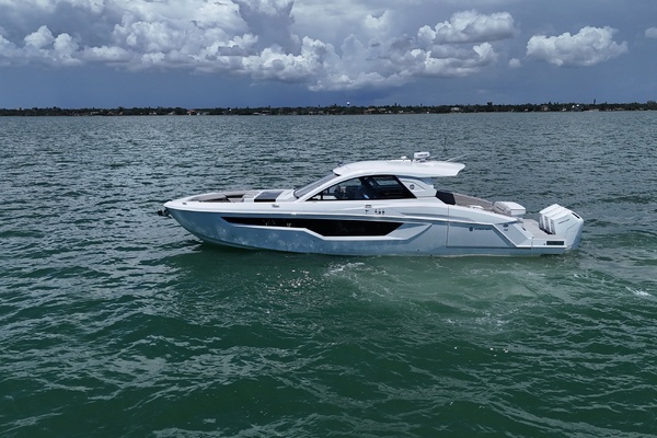 2026 Cruisers Yachts 50GLS OB