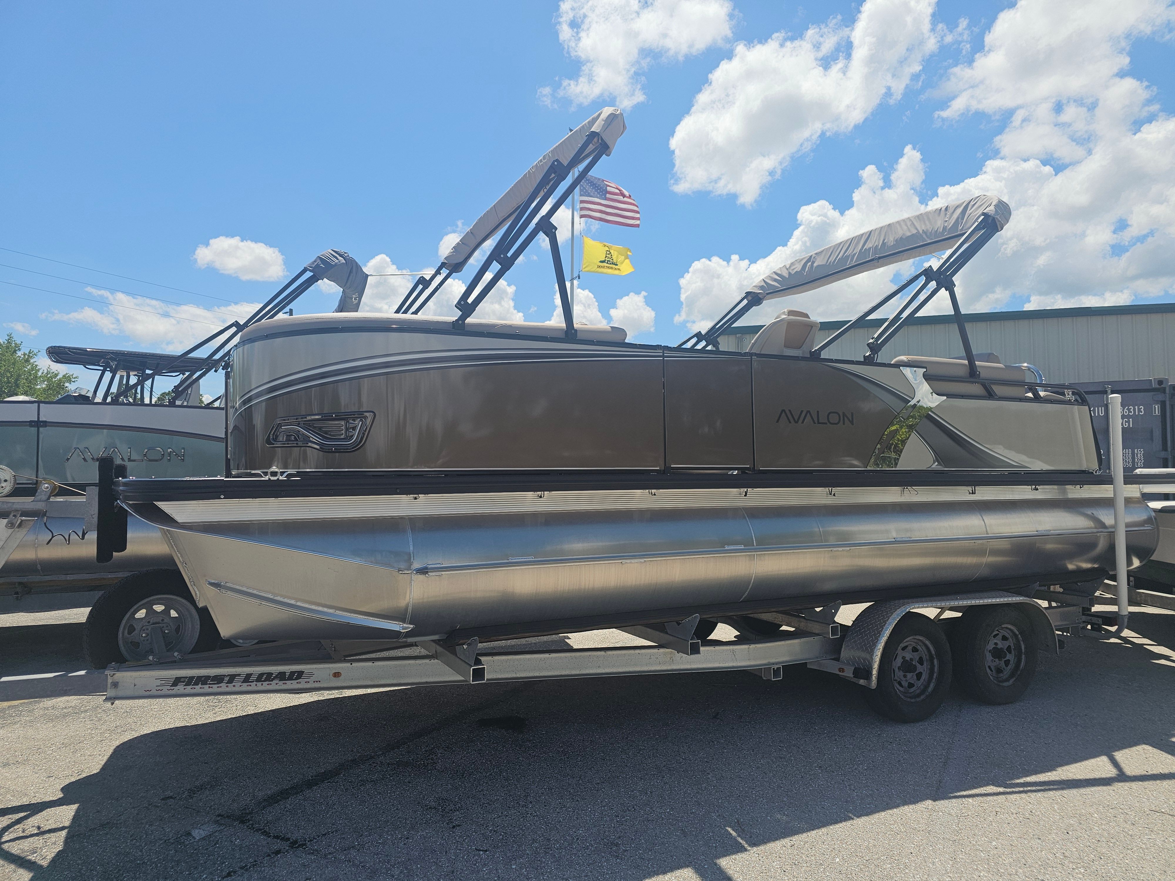 2026 Avalon LSZ 2385 QUAD LOUNGER TRITOON