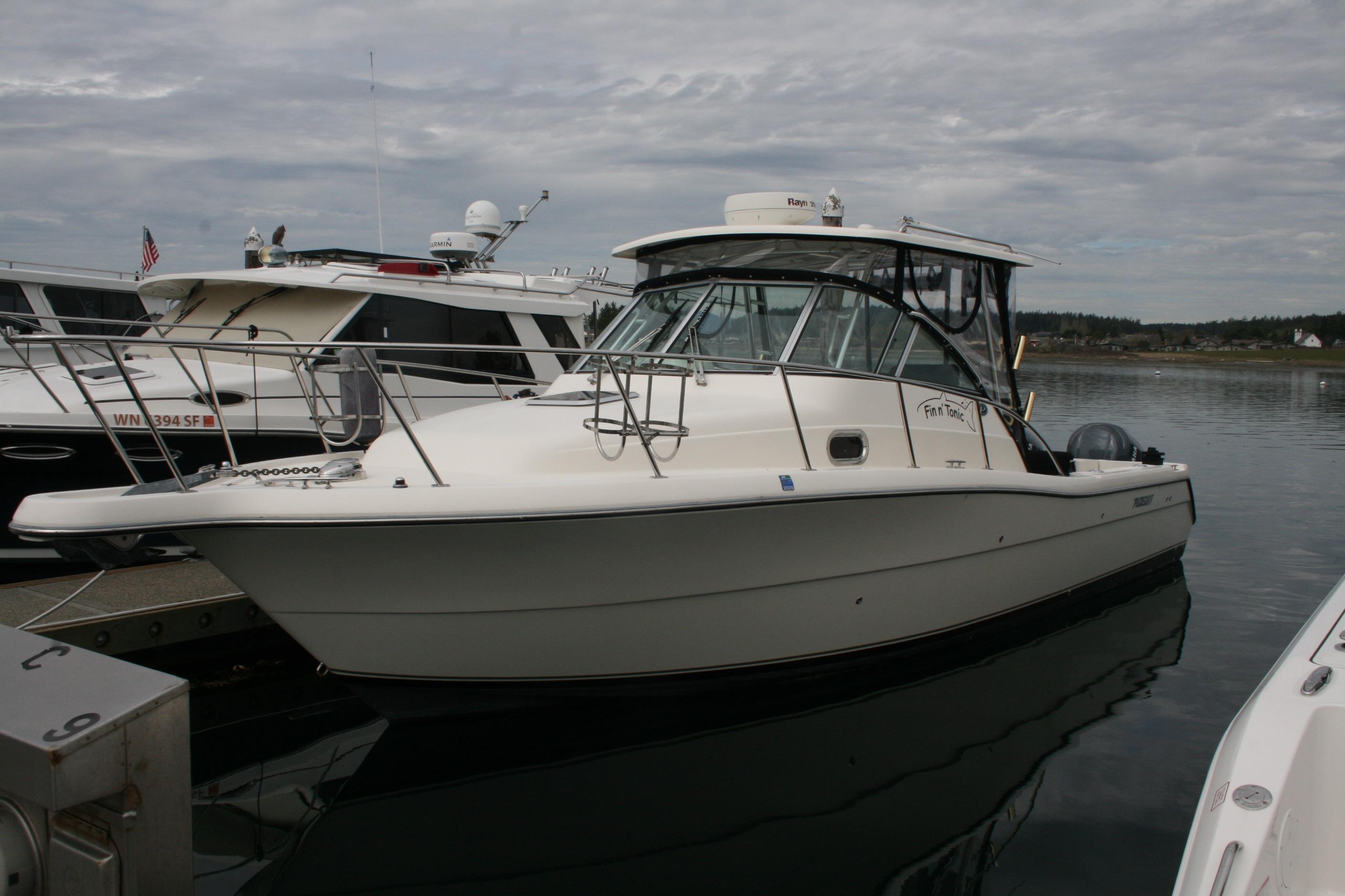 2005 Pursuit 3070 Offshore