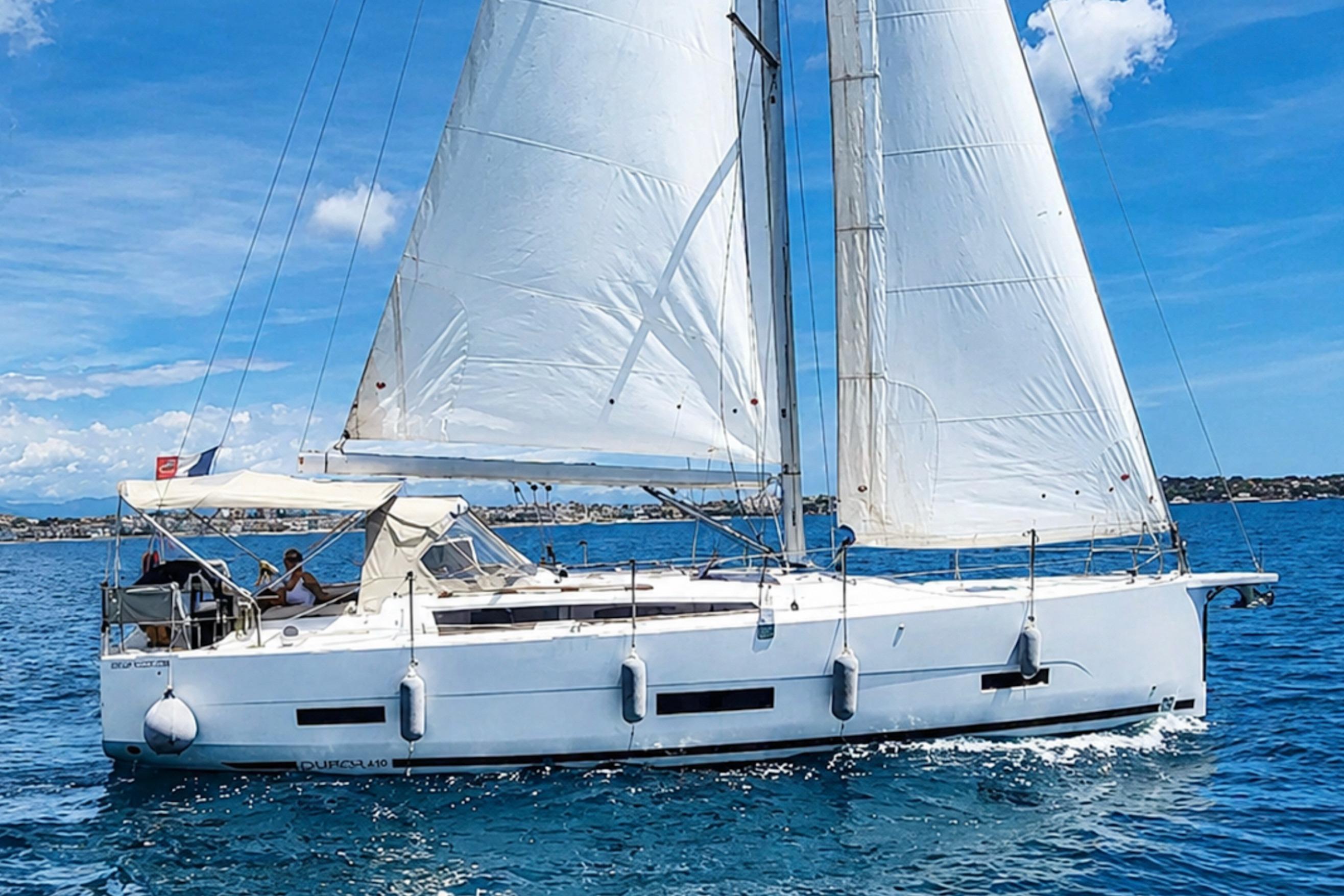 2022 Dufour 390