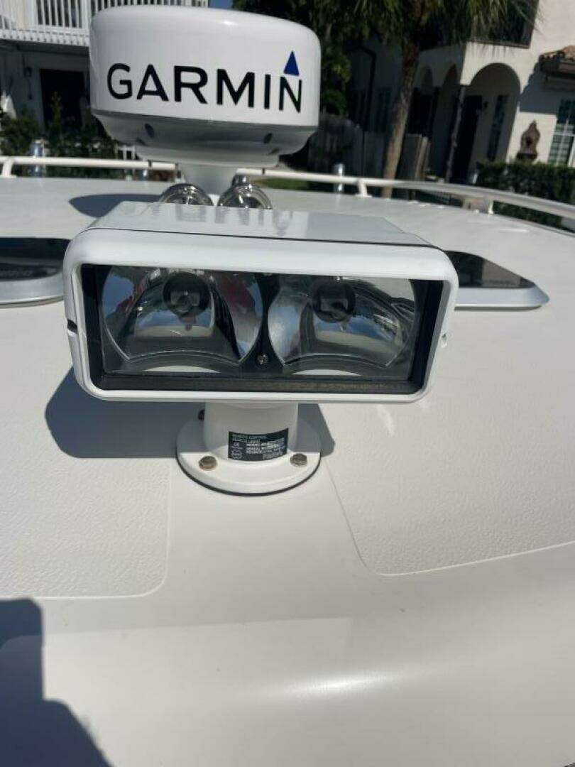 2014 Pursuit OS 315 - Image 9
