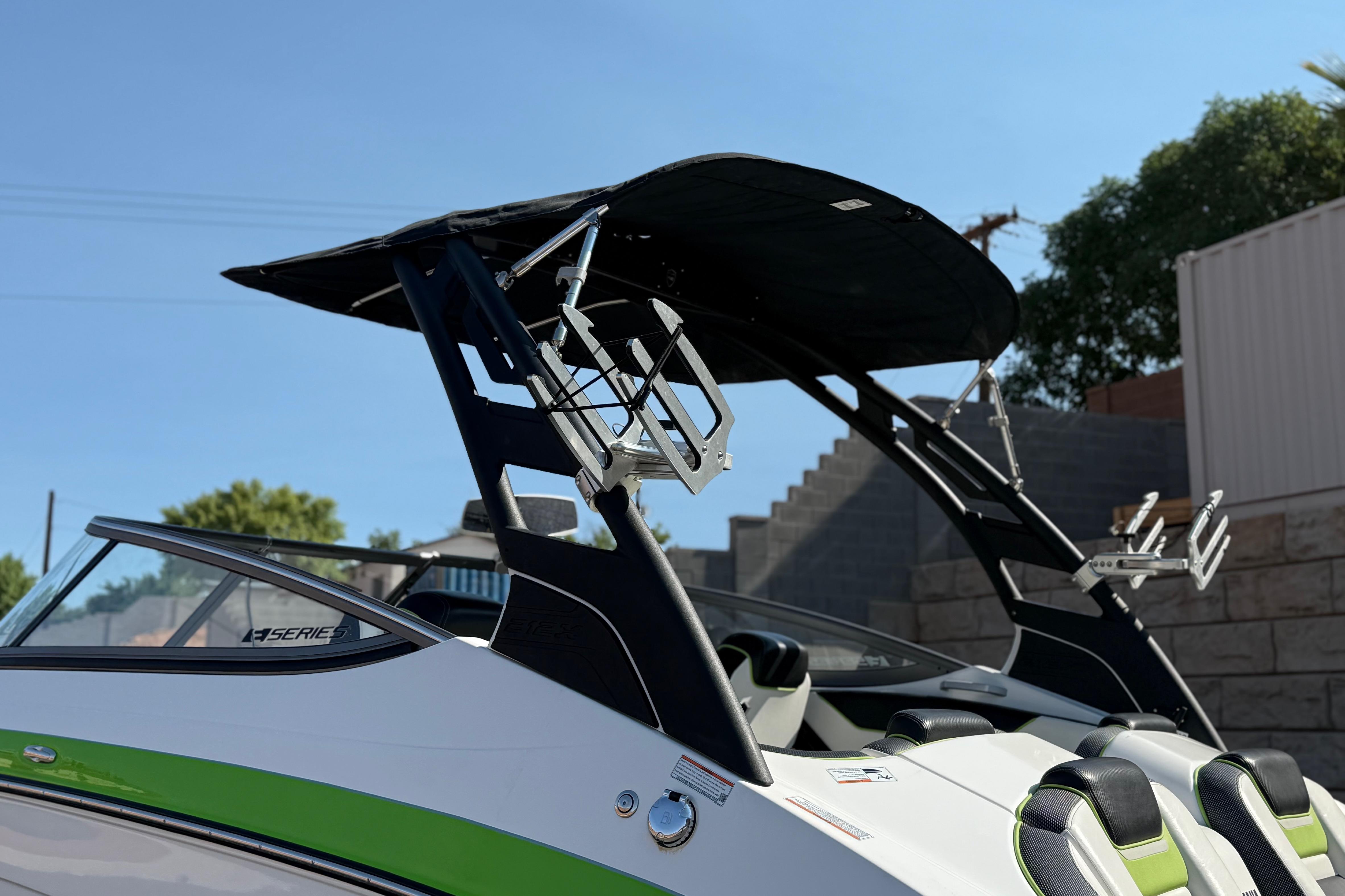 2022 Yamaha Boats 212XE with sleek design and modern wakeboard tower.