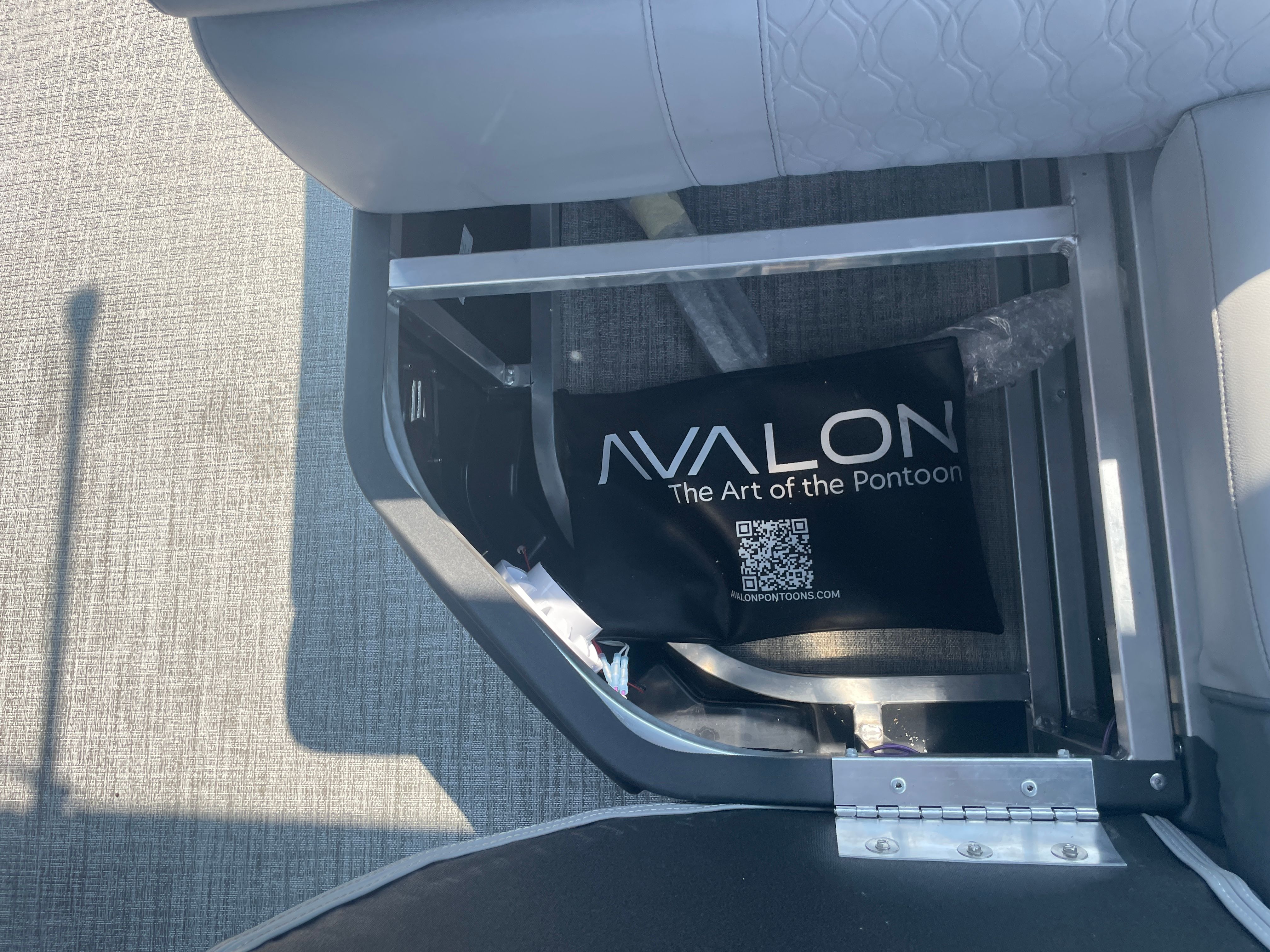 2025 Avalon Venture 85 Quad Fish - 23' - 17