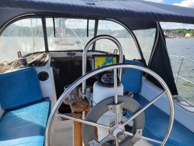 1983 Hunter 31 - 2