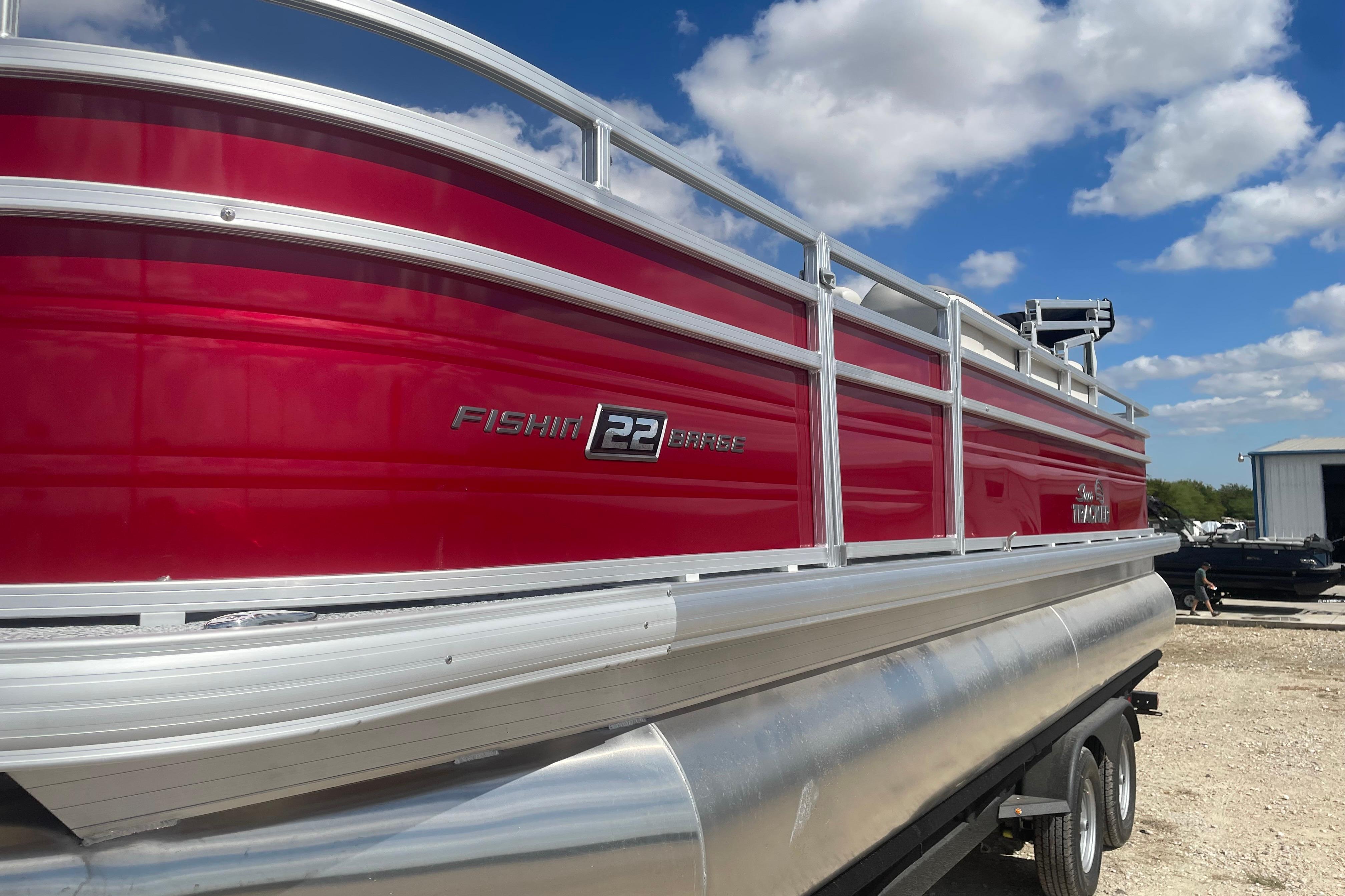 2026 Sun Tracker Fishin' Barge 22 DLX