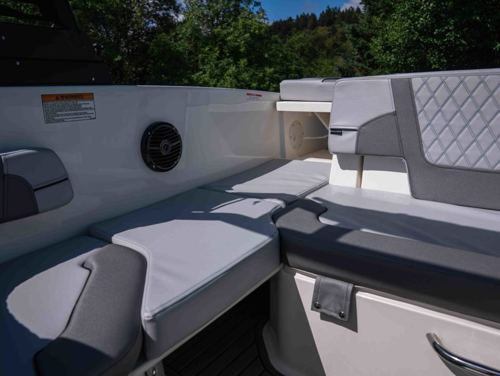 2026 Bayliner VR6 Bowrider I/O - 17