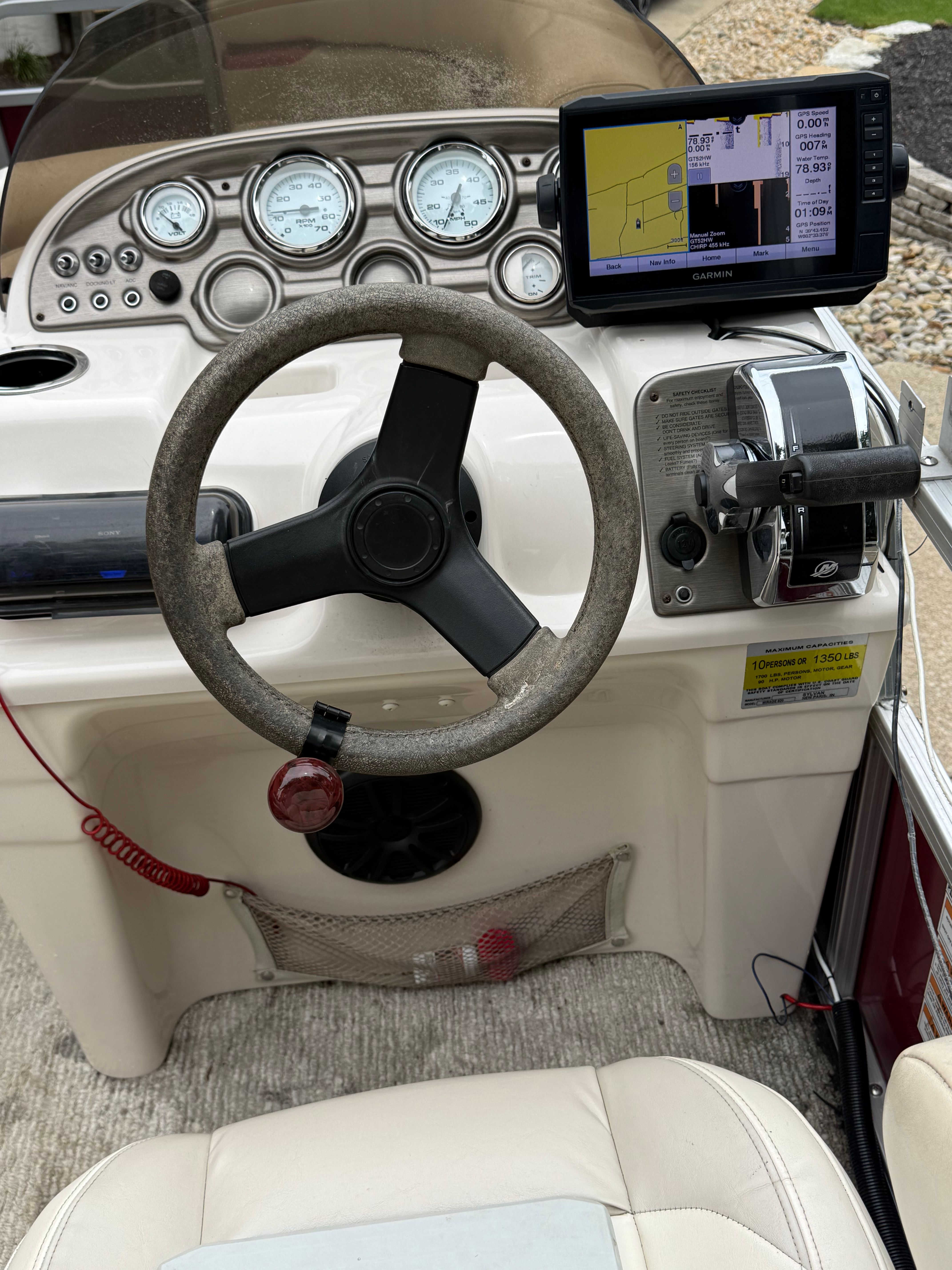 2011 Sylvan 8520 Mirage Cruise - 11