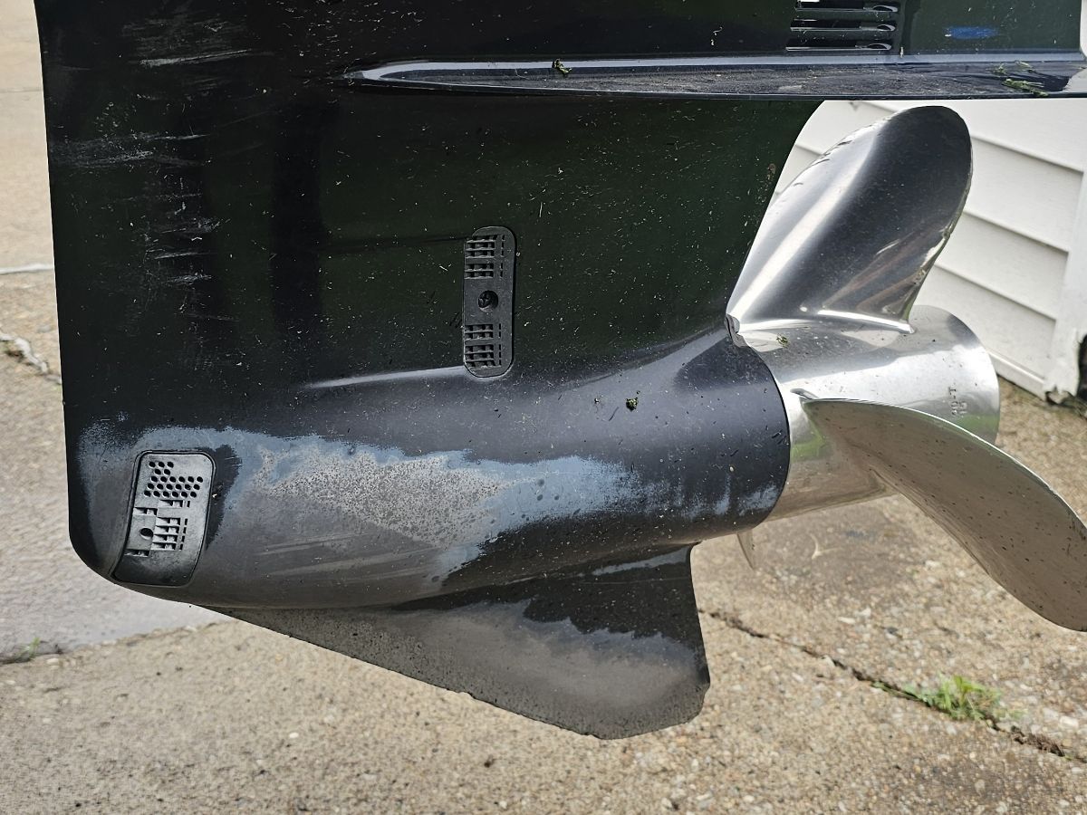Close-up of boat propeller, Xpress X23B Bay Lounge 2024.