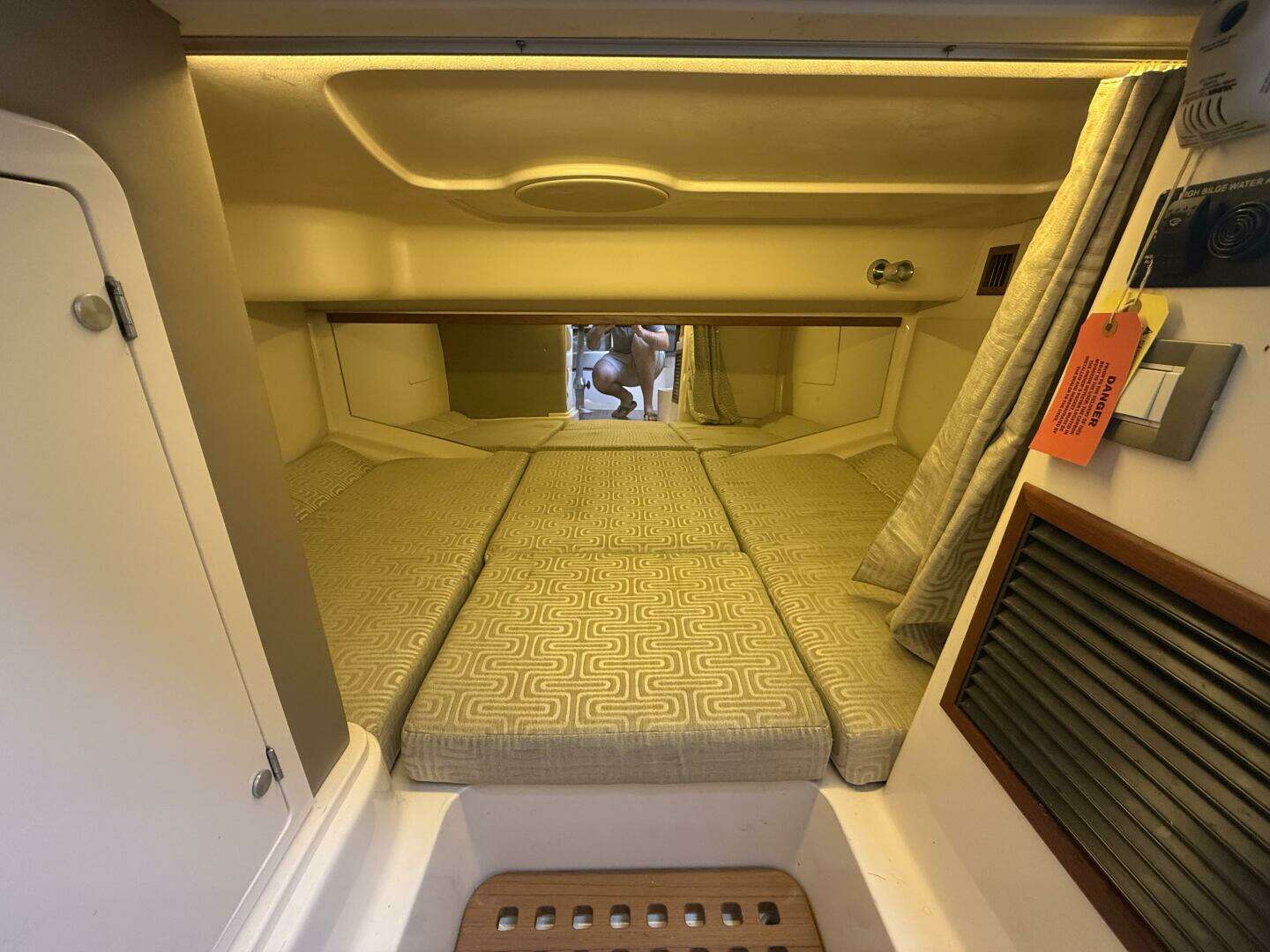 2016 Grady-White 330 Express - Image 19
