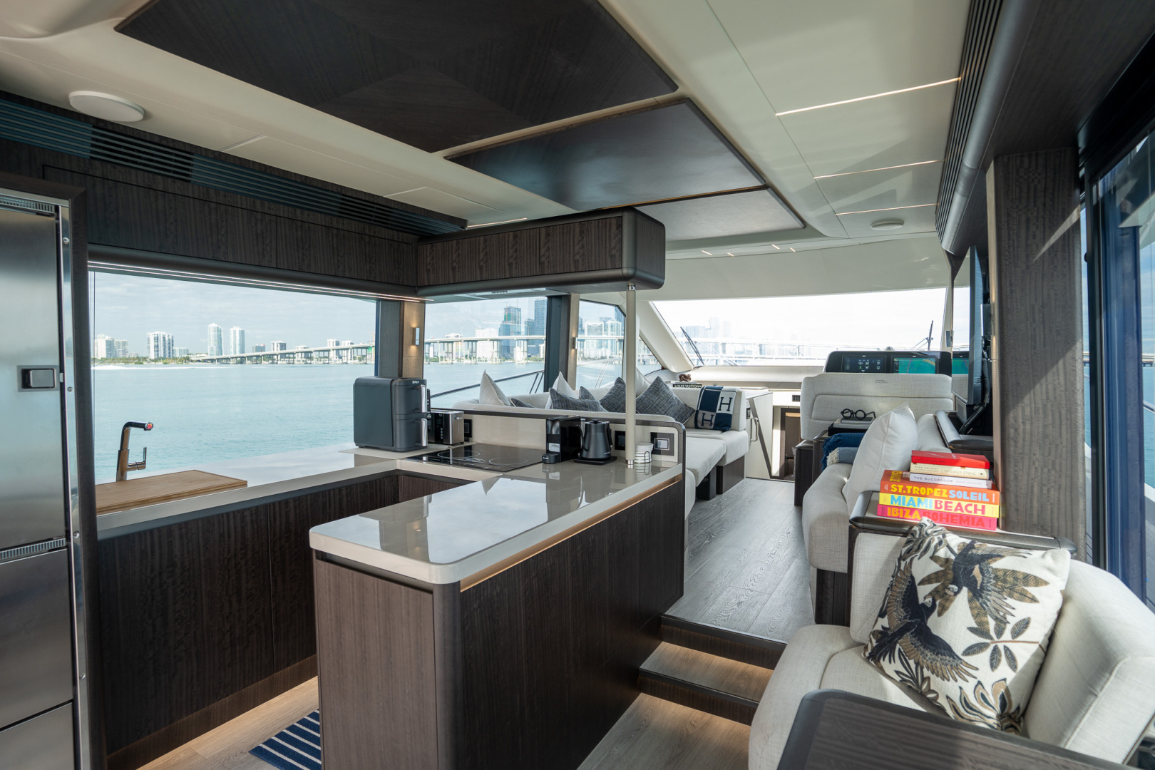 2025 Galeon 560 FLY - Image 25