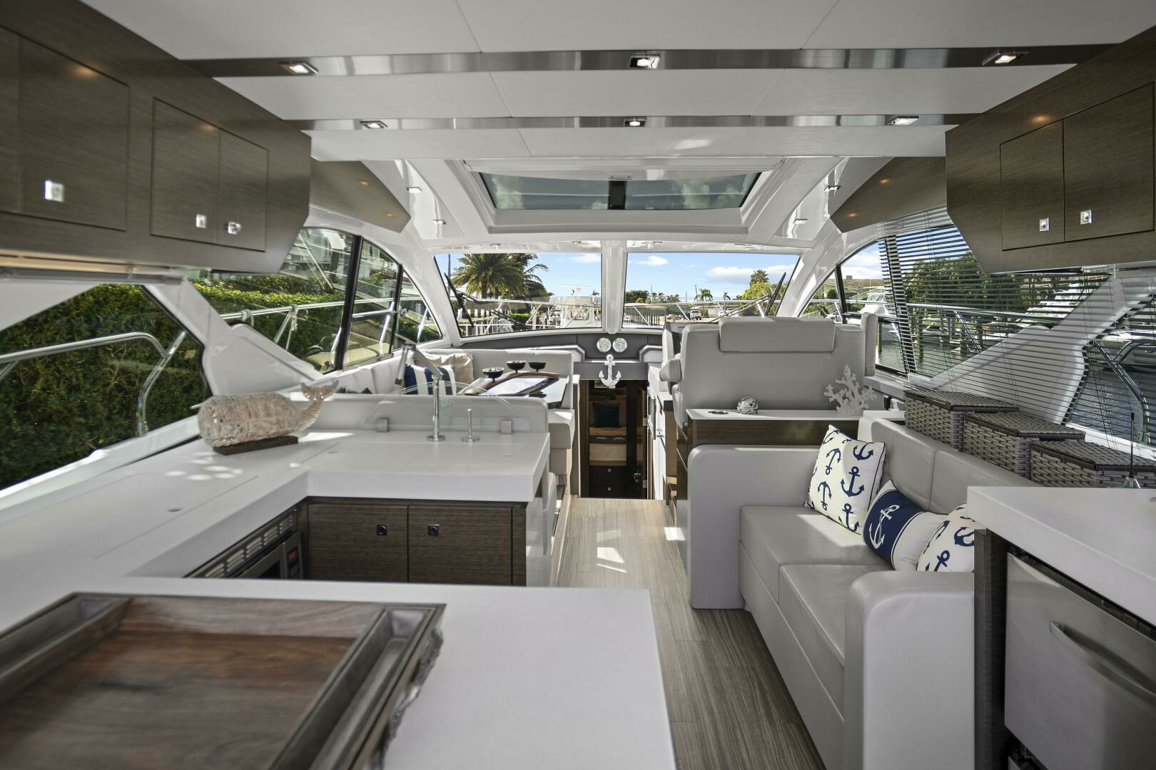 2019 Cruisers Yachts 54 Cantius - Image 22