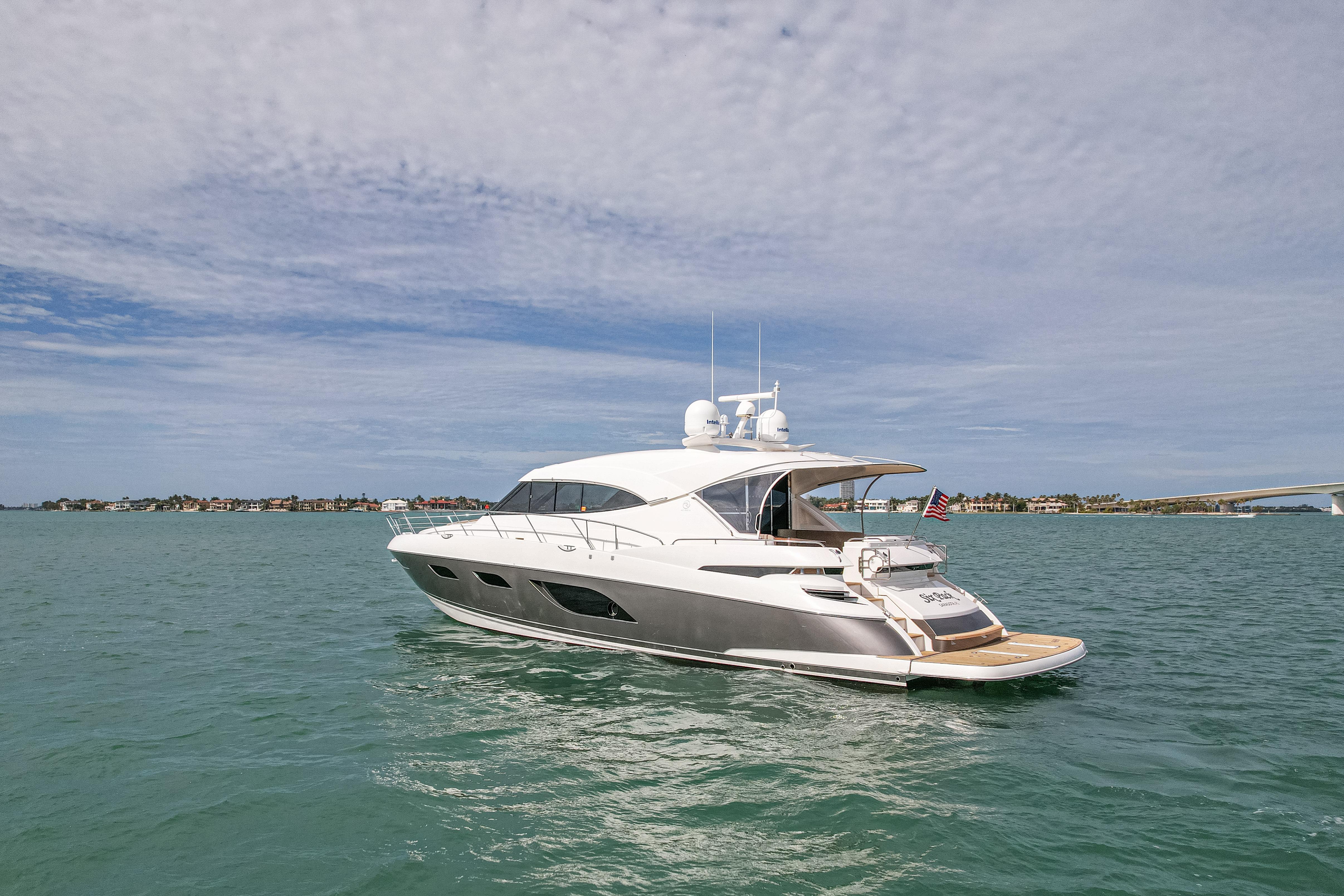 2015 Riviera 6000 Sport Yacht
