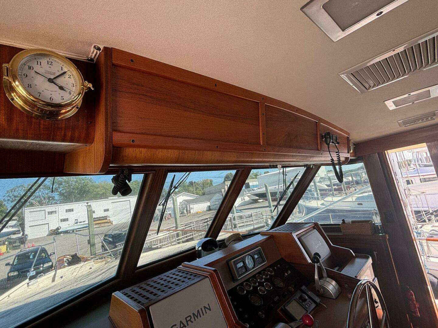 1987 Hatteras Flybridge - Image 11