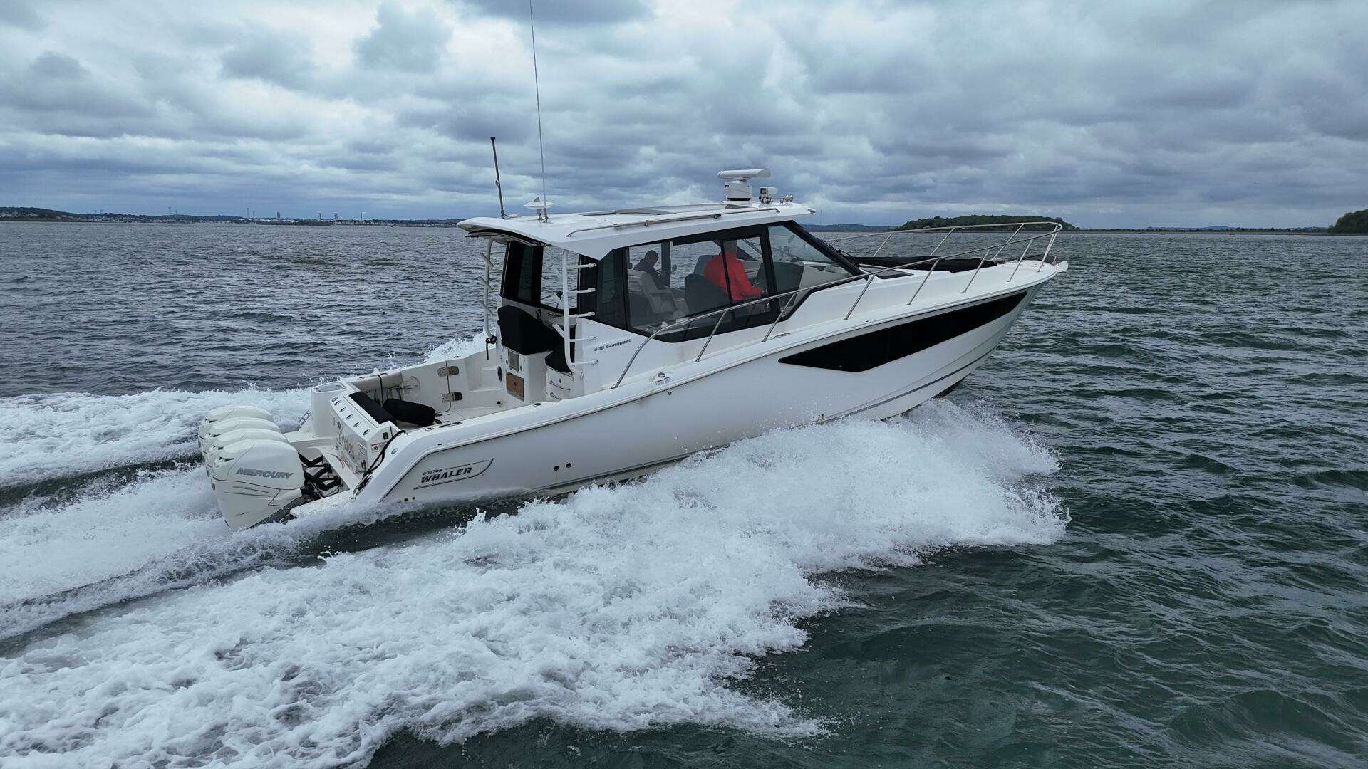 2021 Boston Whaler 405 Conquest - Image 12