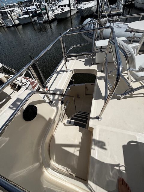 2005 Mainship 400 Trawler - 30