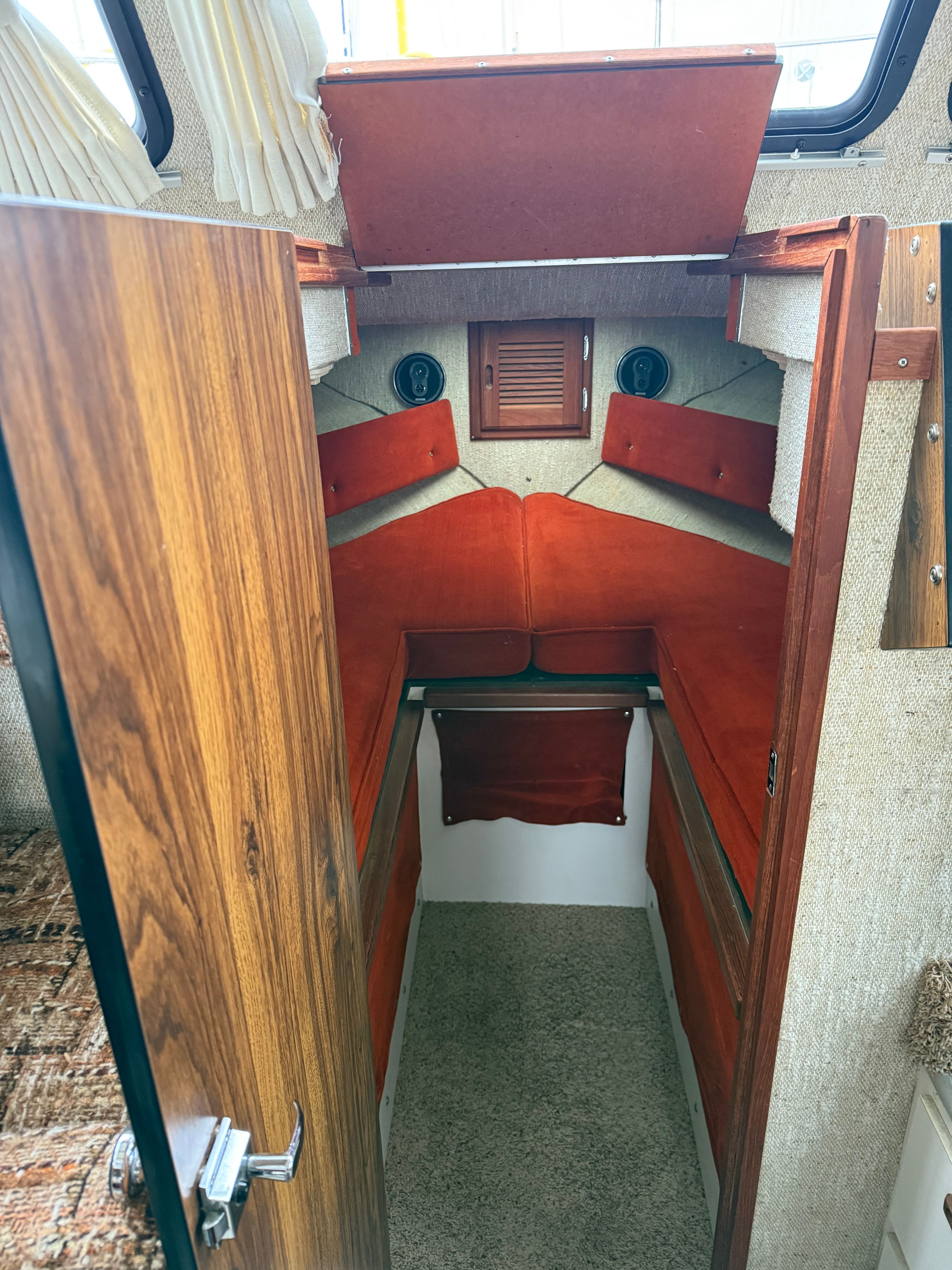 1981 Glasply 28 Long Cabin - 9
