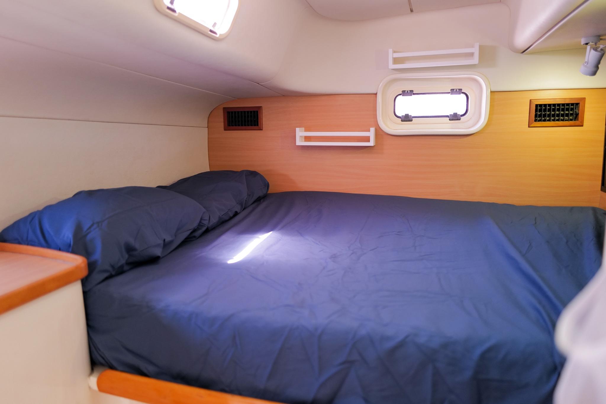 Cozy cabin interior of a 2006 Leopard 43 yacht with a comfortable bed.