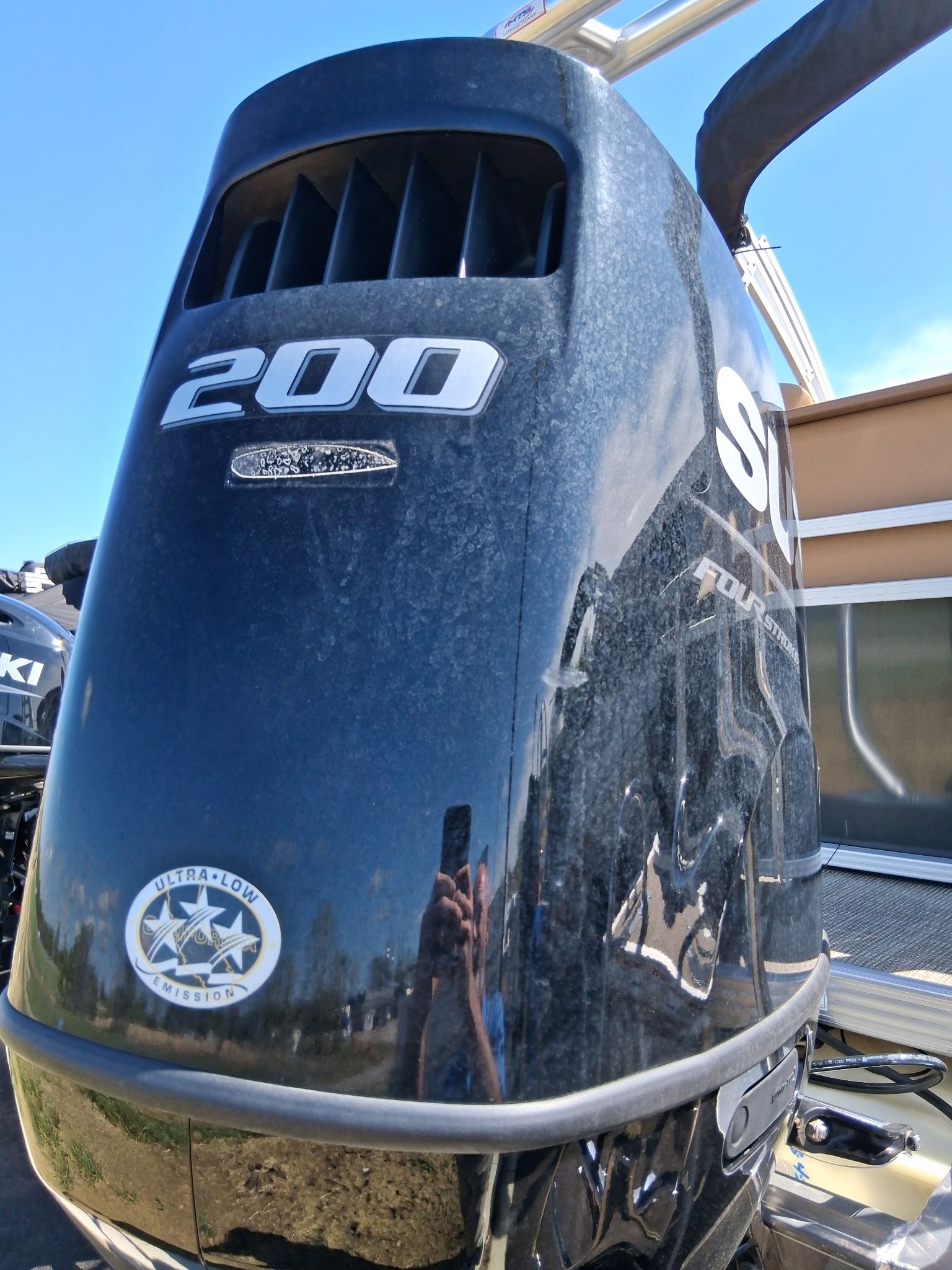 Suzuki 200 HP outboard motor on Landau Alure 23CC boat.