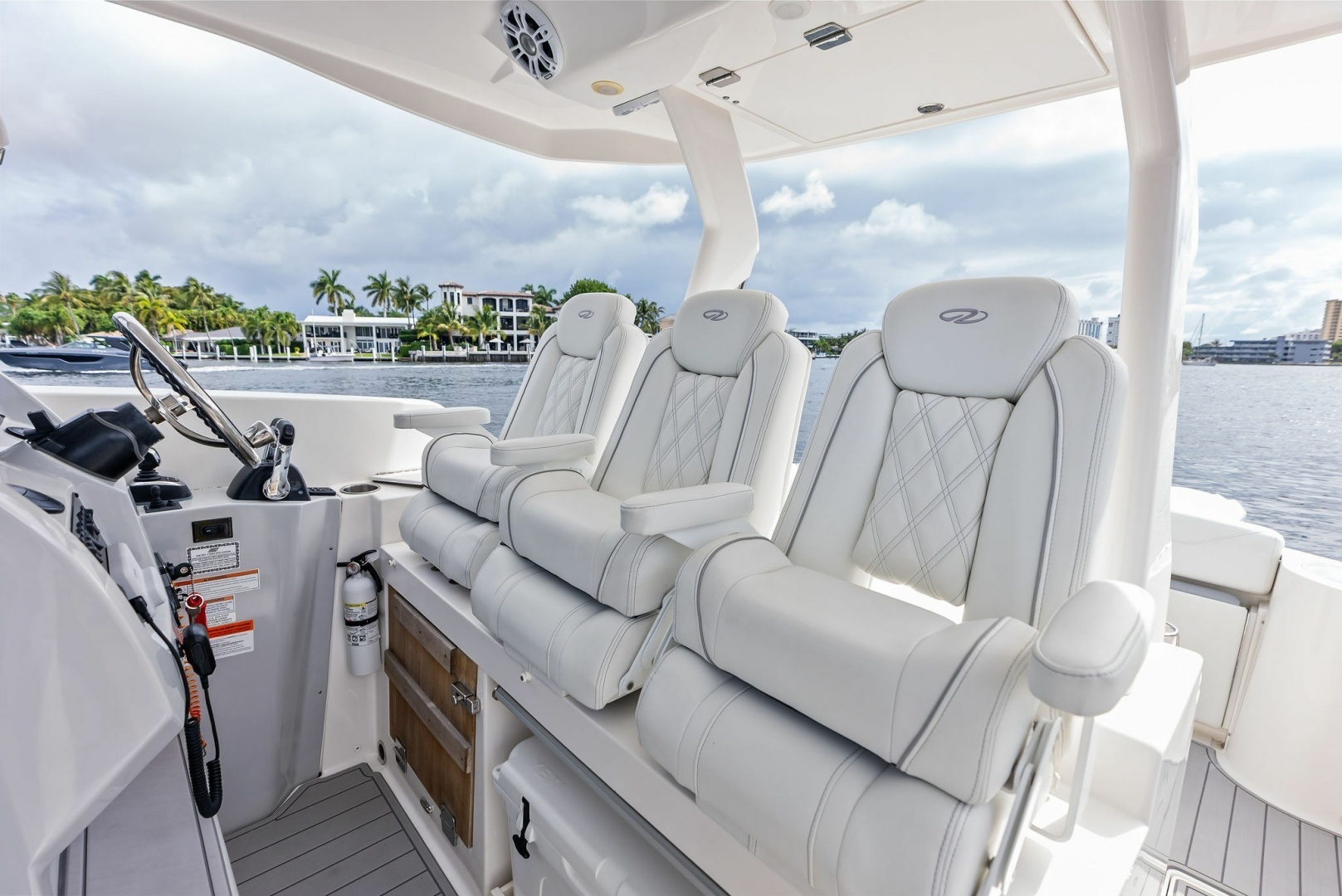2022 Regal 33 SAV - Image 28