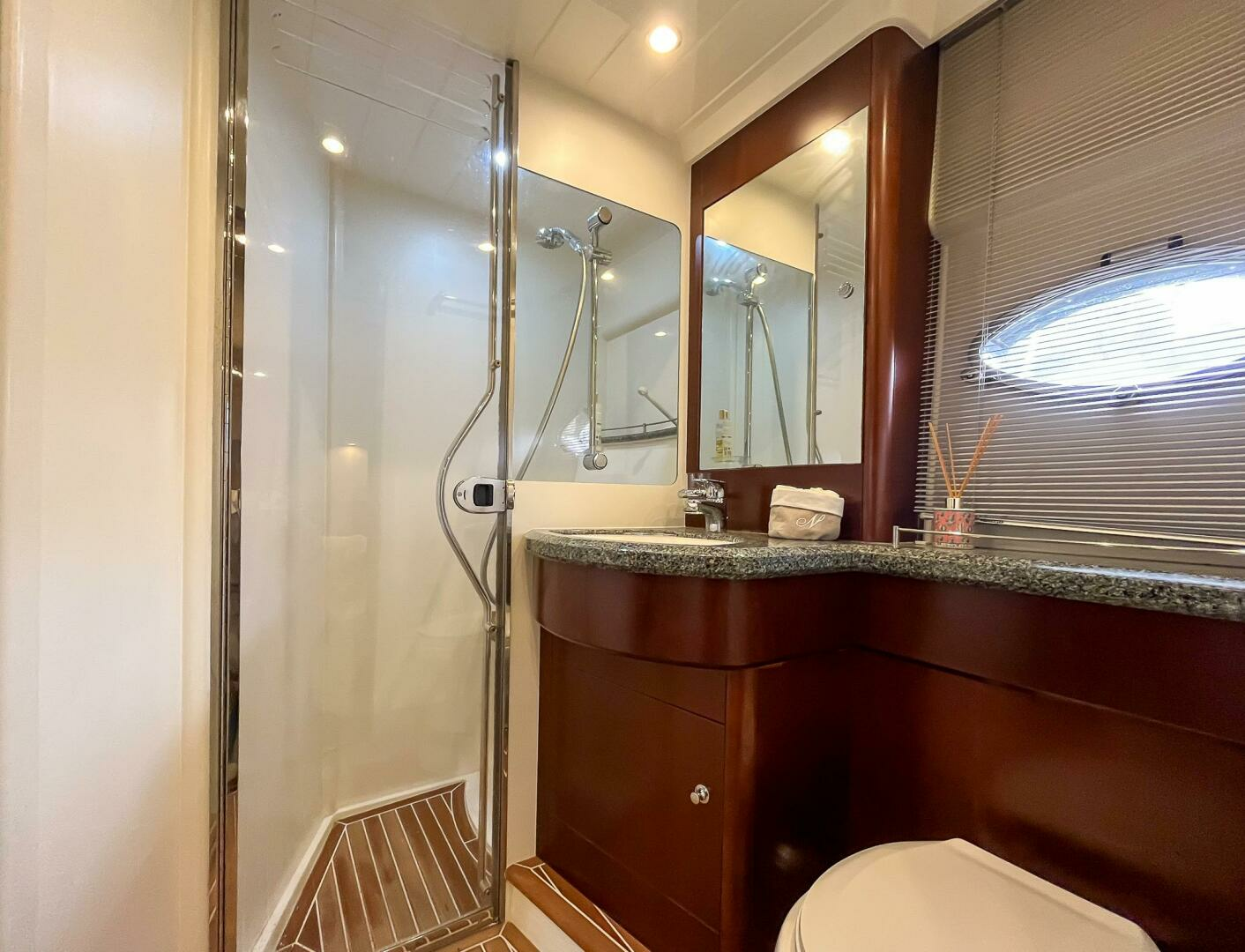 2006 Princess V58 Open - Image 29