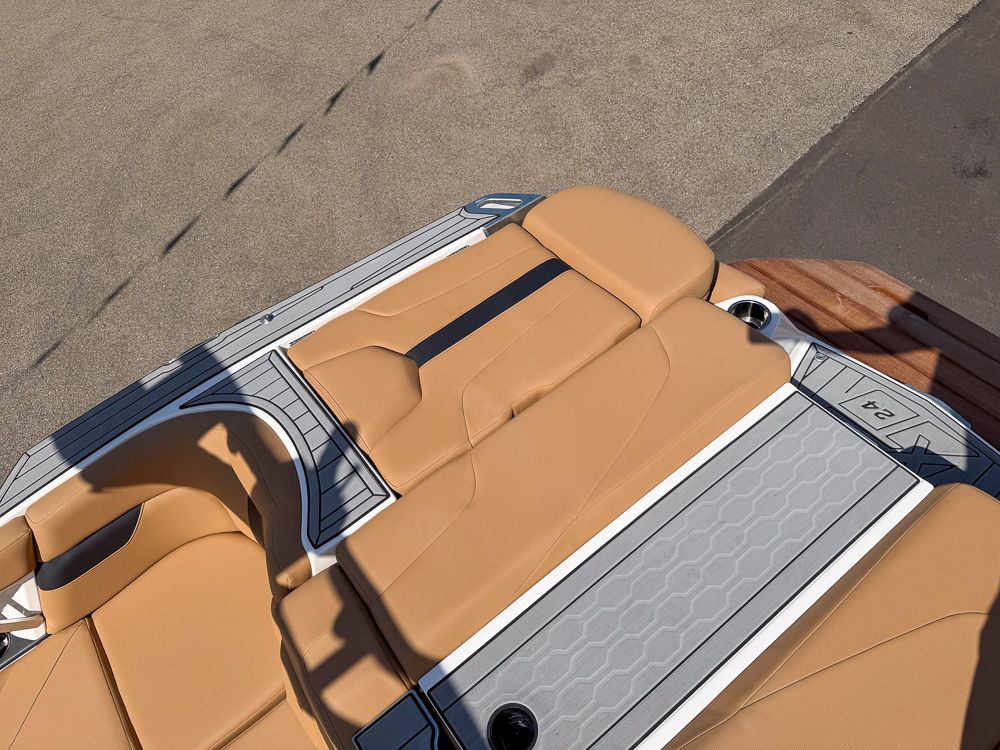 2022 MasterCraft XT24 - 11