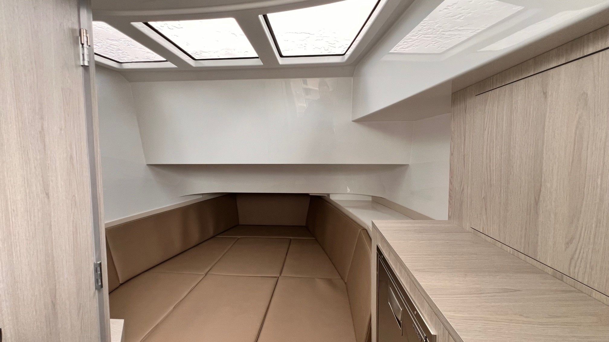 2026 Cruisers Yachts 38 VTR EC - 24